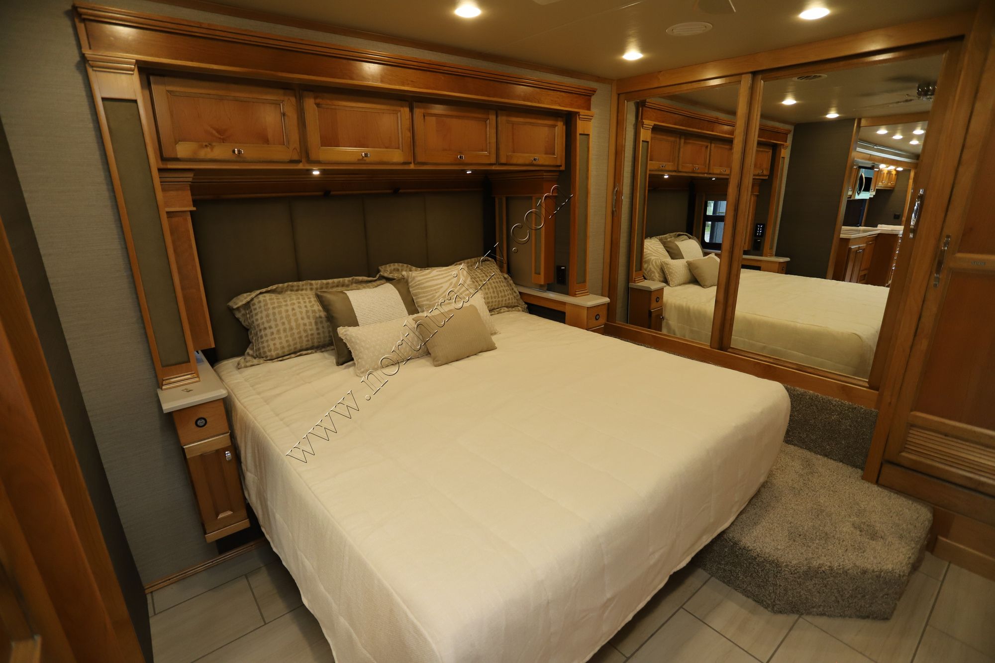 New 2022 Tiffin Motor Homes Allegro Red 37PA Class A  For Sale