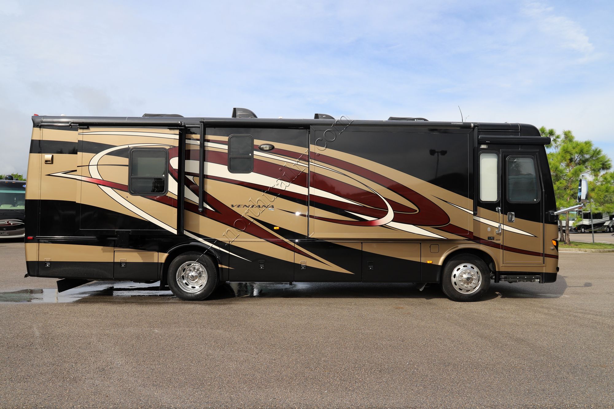 Used 2013 Newmar Ventana 3433 Class A  For Sale