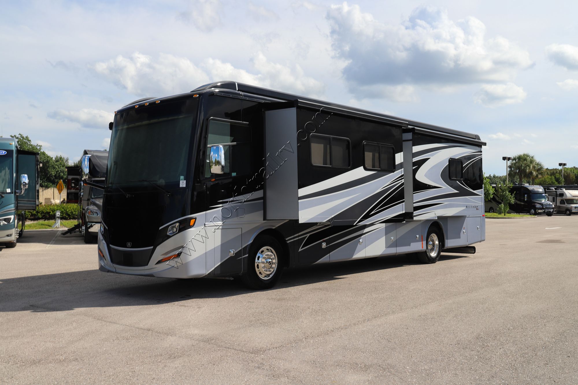 New 2022 Tiffin Motor Homes Allegro Red 37PA Class A  For Sale