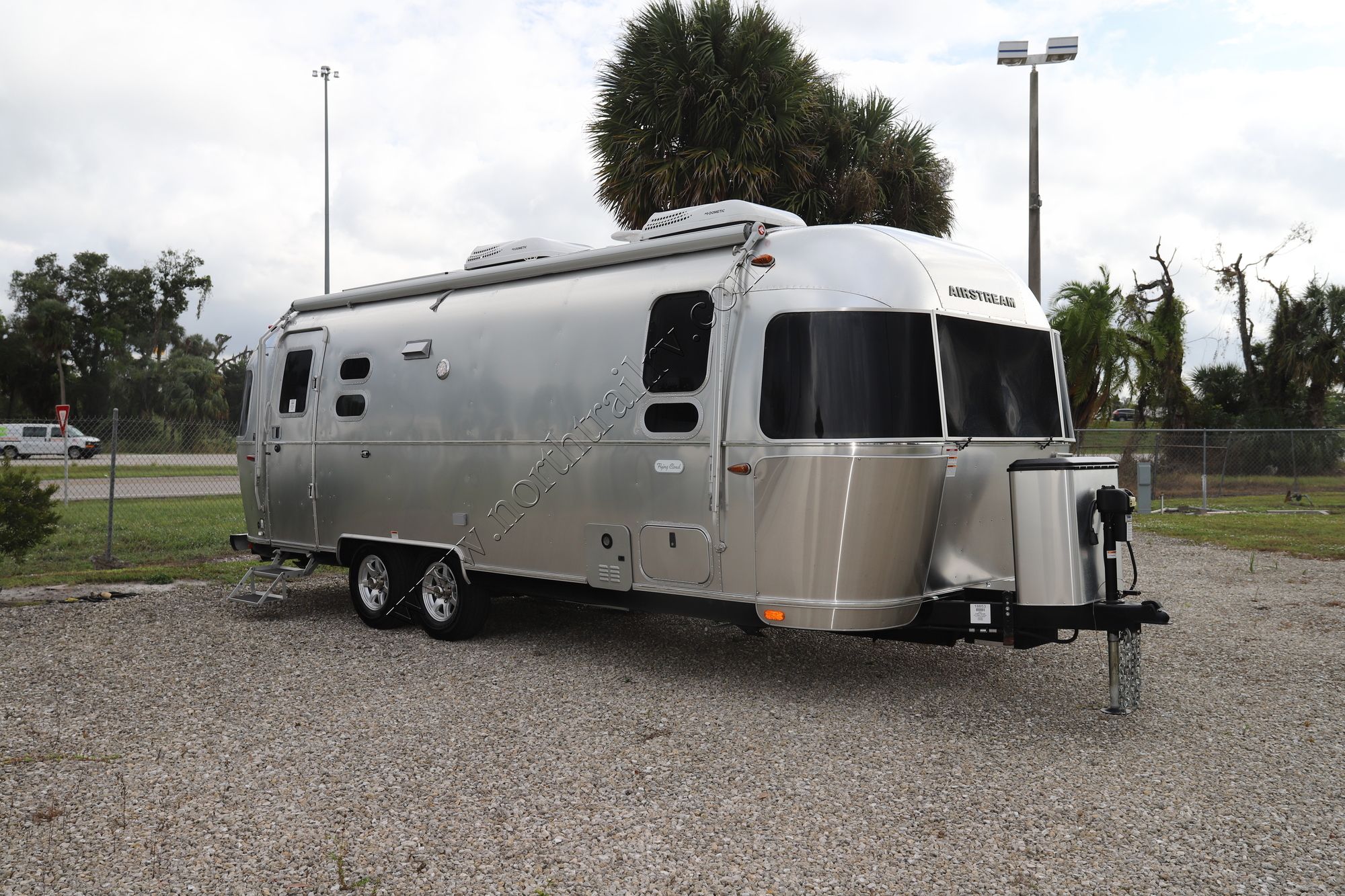 Used 2021 Airstream Flying Cloud 25FBQ Travel Trailer  For Sale