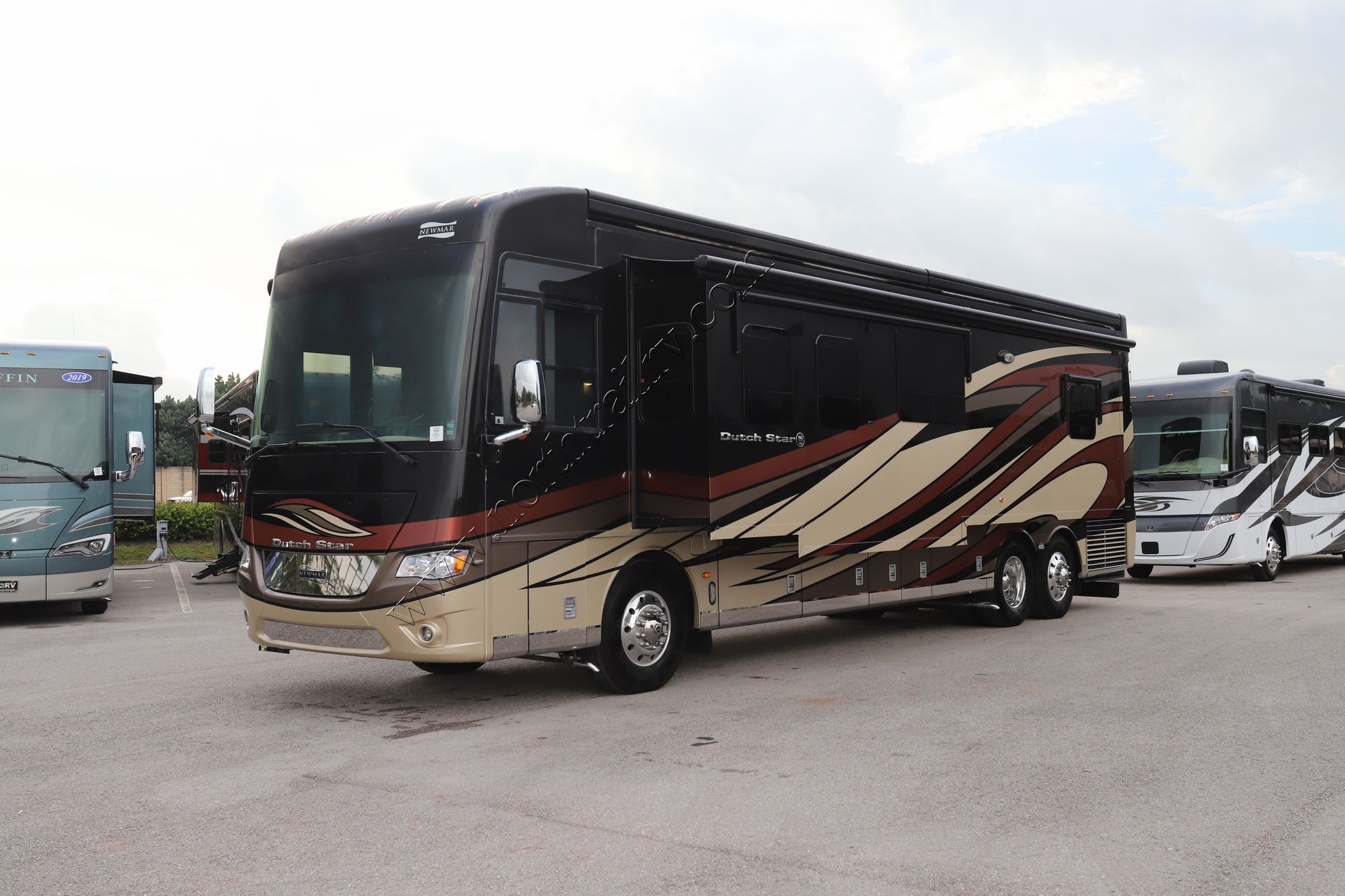 Used 2018 Newmar Dutch Star 4018 Class A  For Sale