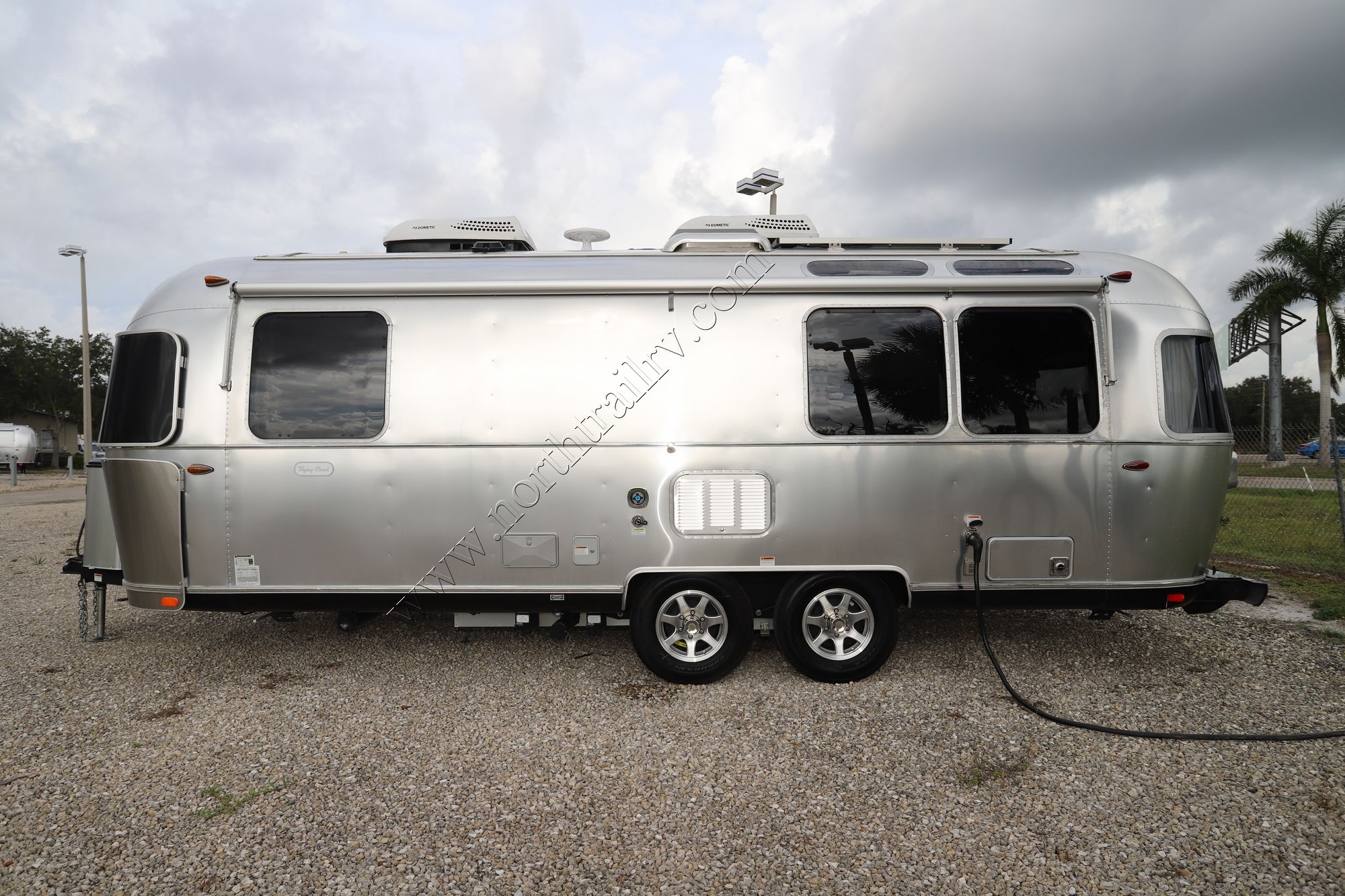 Used 2021 Airstream Flying Cloud 25FBQ Travel Trailer  For Sale