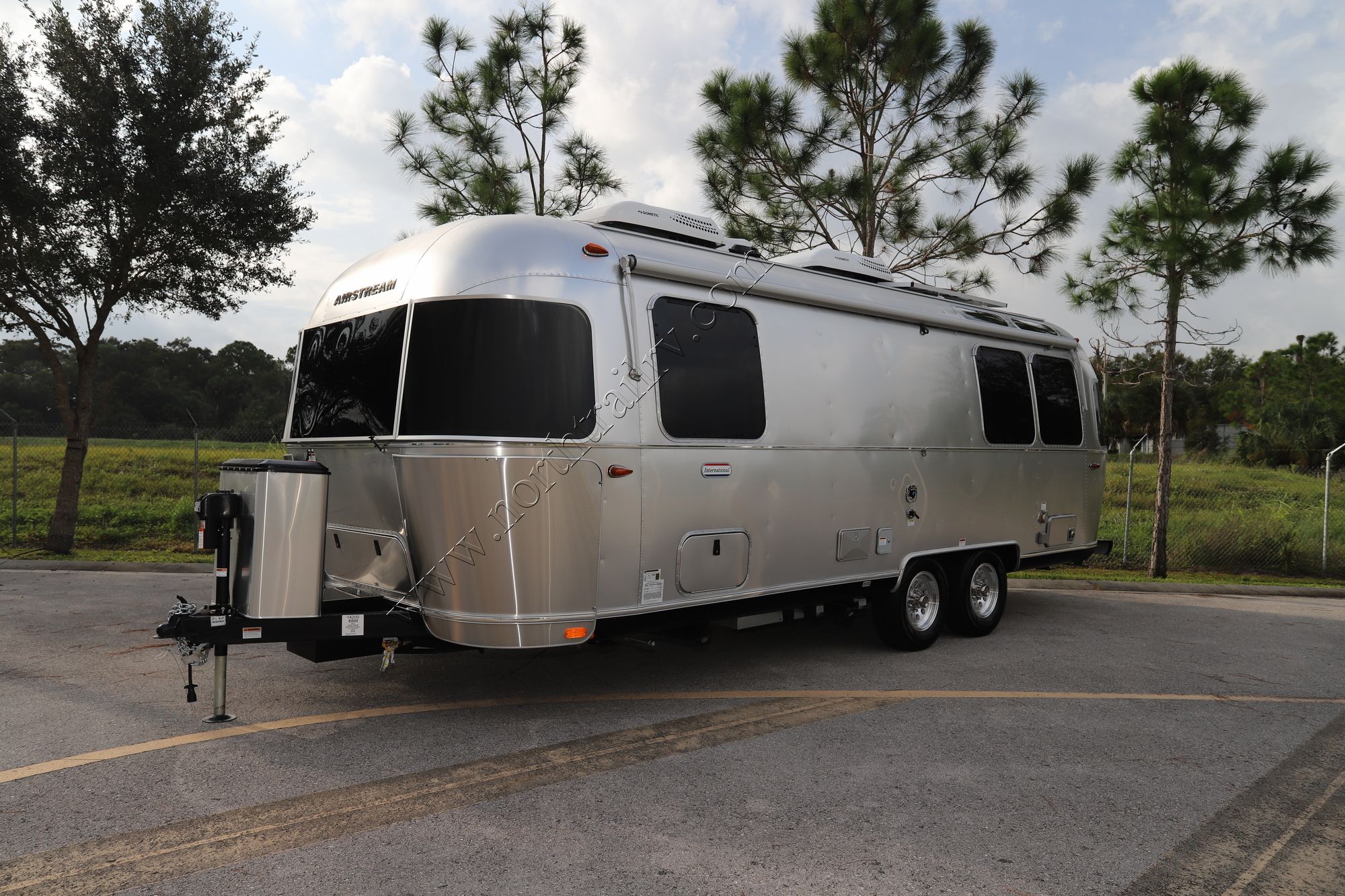 New 2022 Airstream International 25FB Travel Trailer  For Sale