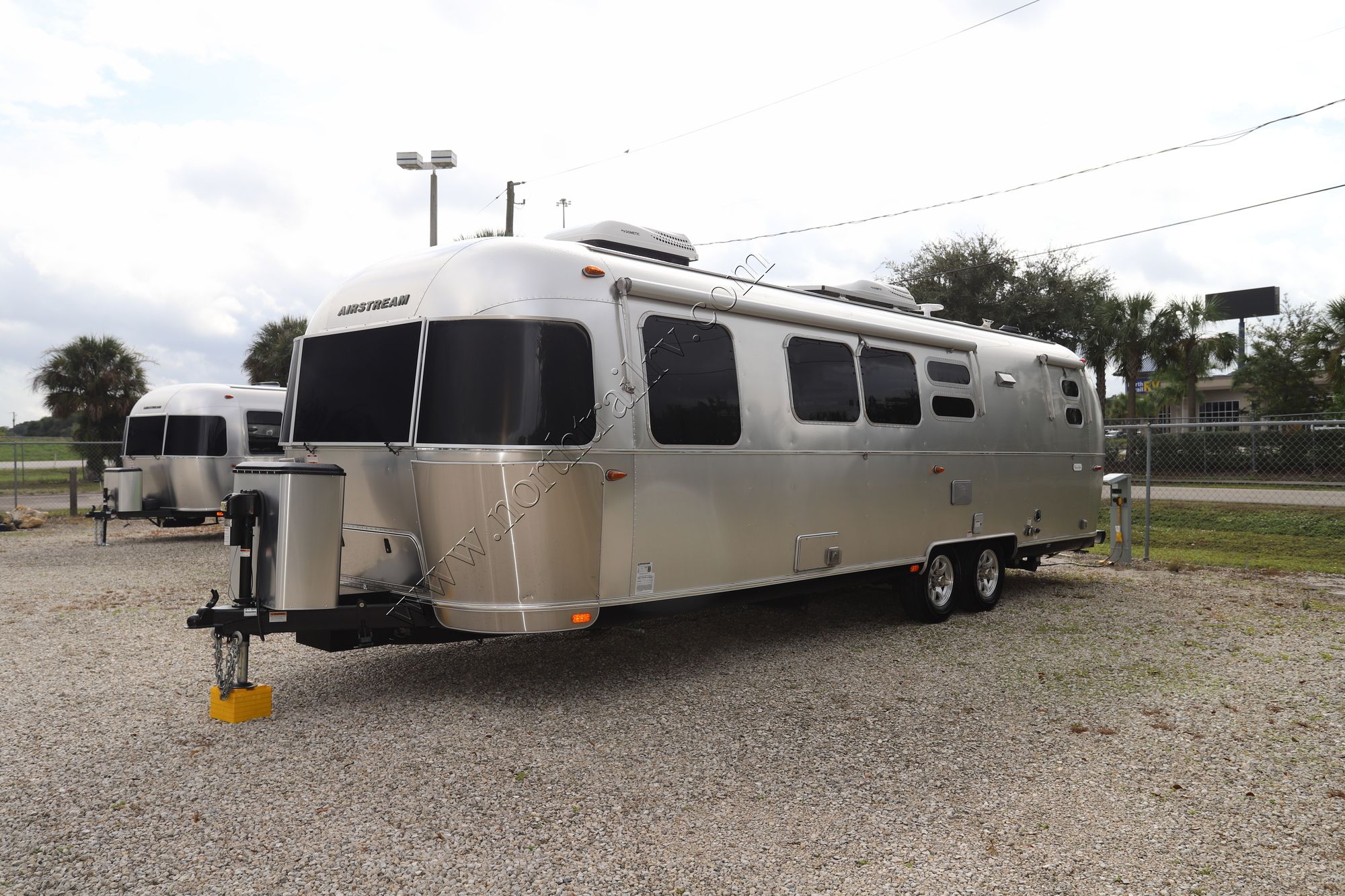 Used 2021 Airstream Flying Cloud 30FB Travel Trailer  For Sale