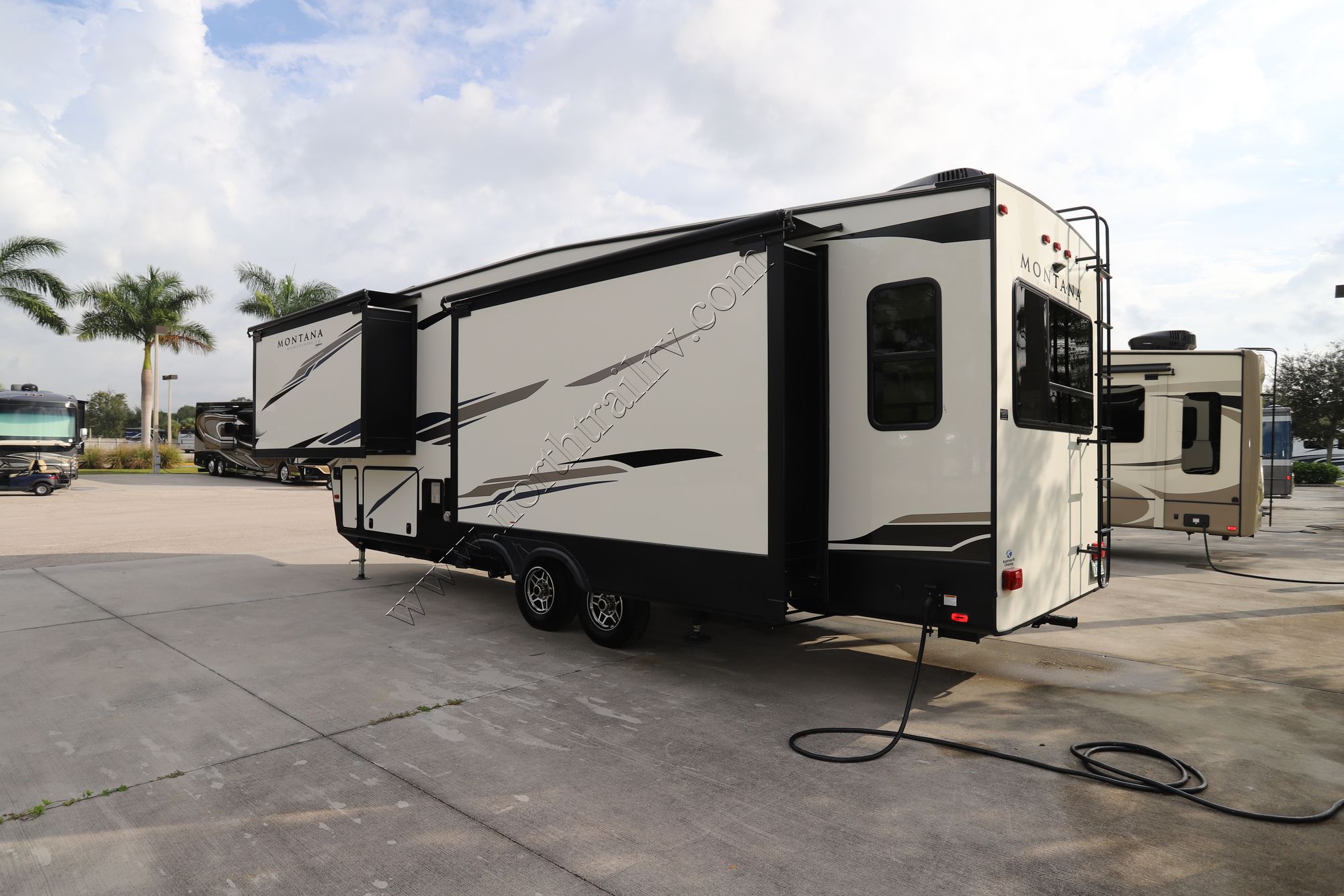 Used 2020 Keystone Montana 295RL Fifth Wheel  For Sale