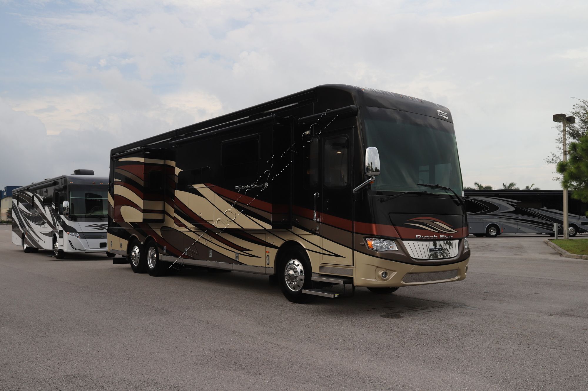 Used 2018 Newmar Dutch Star 4018 Class A  For Sale