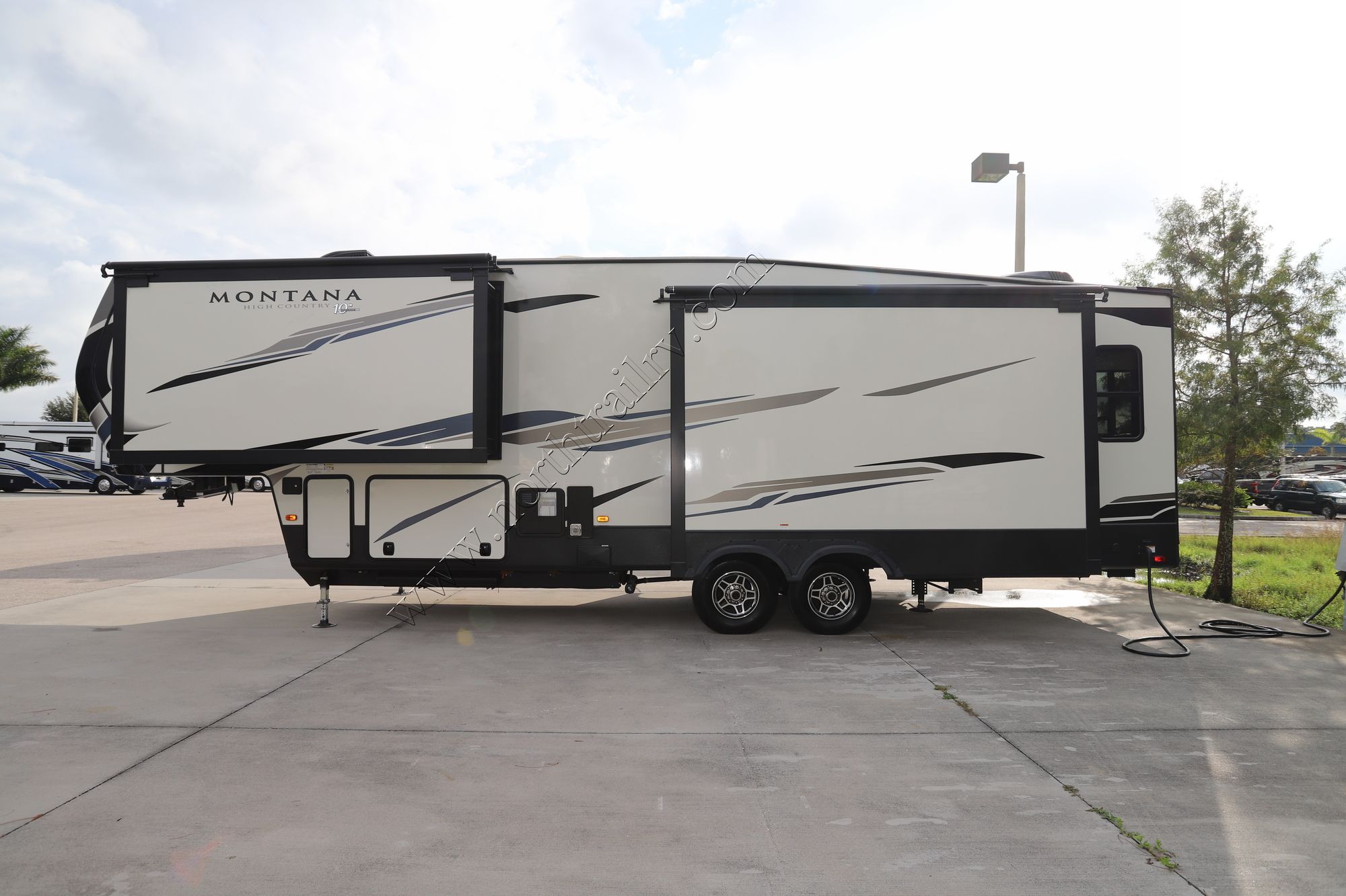 Used 2020 Keystone Montana 295RL Fifth Wheel  For Sale