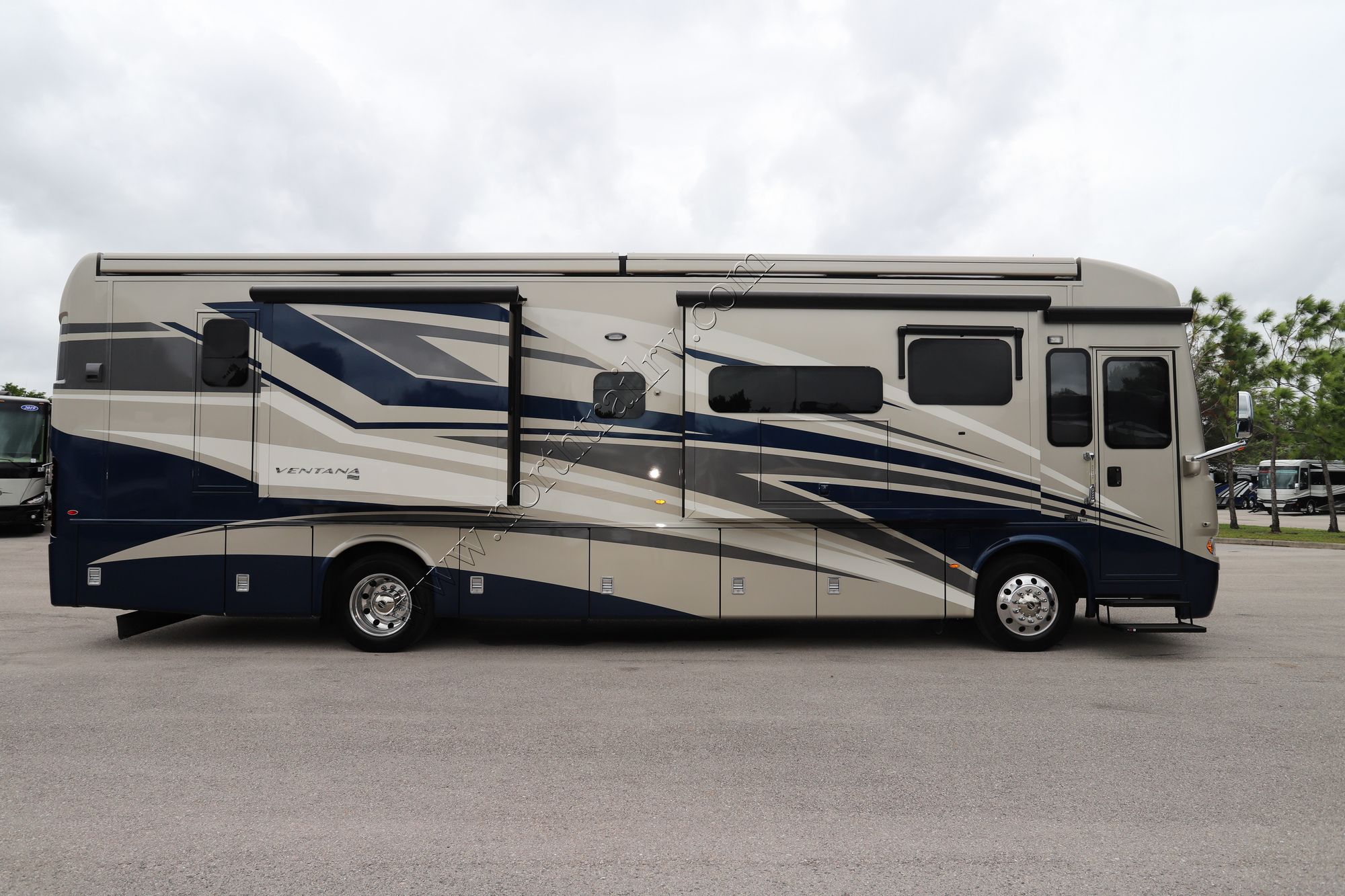 Used 2020 Newmar Ventana 3709 Class A  For Sale