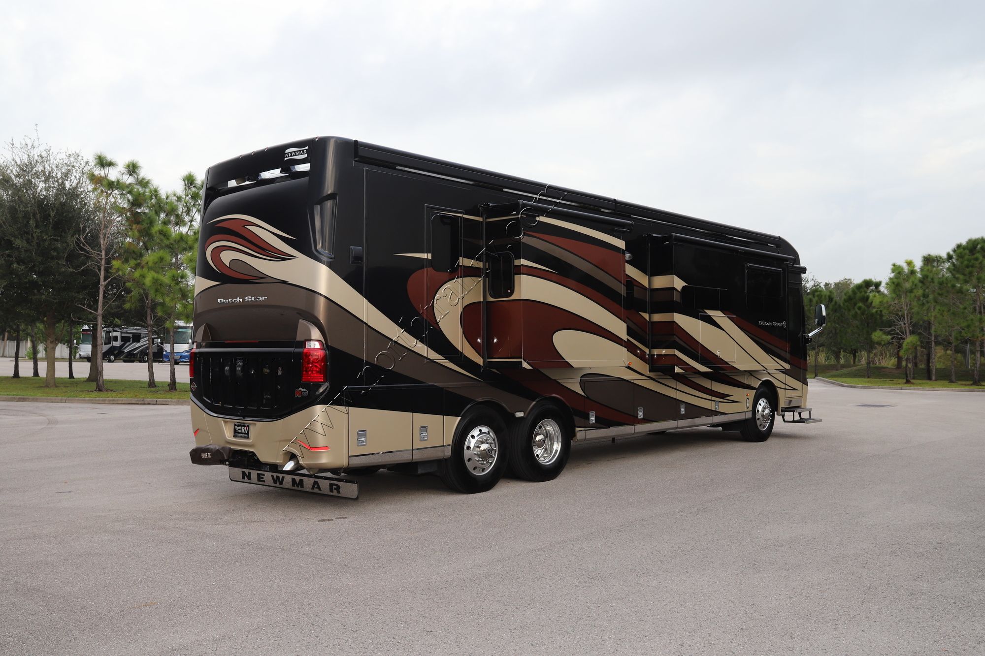 Used 2018 Newmar Dutch Star 4018 Class A  For Sale