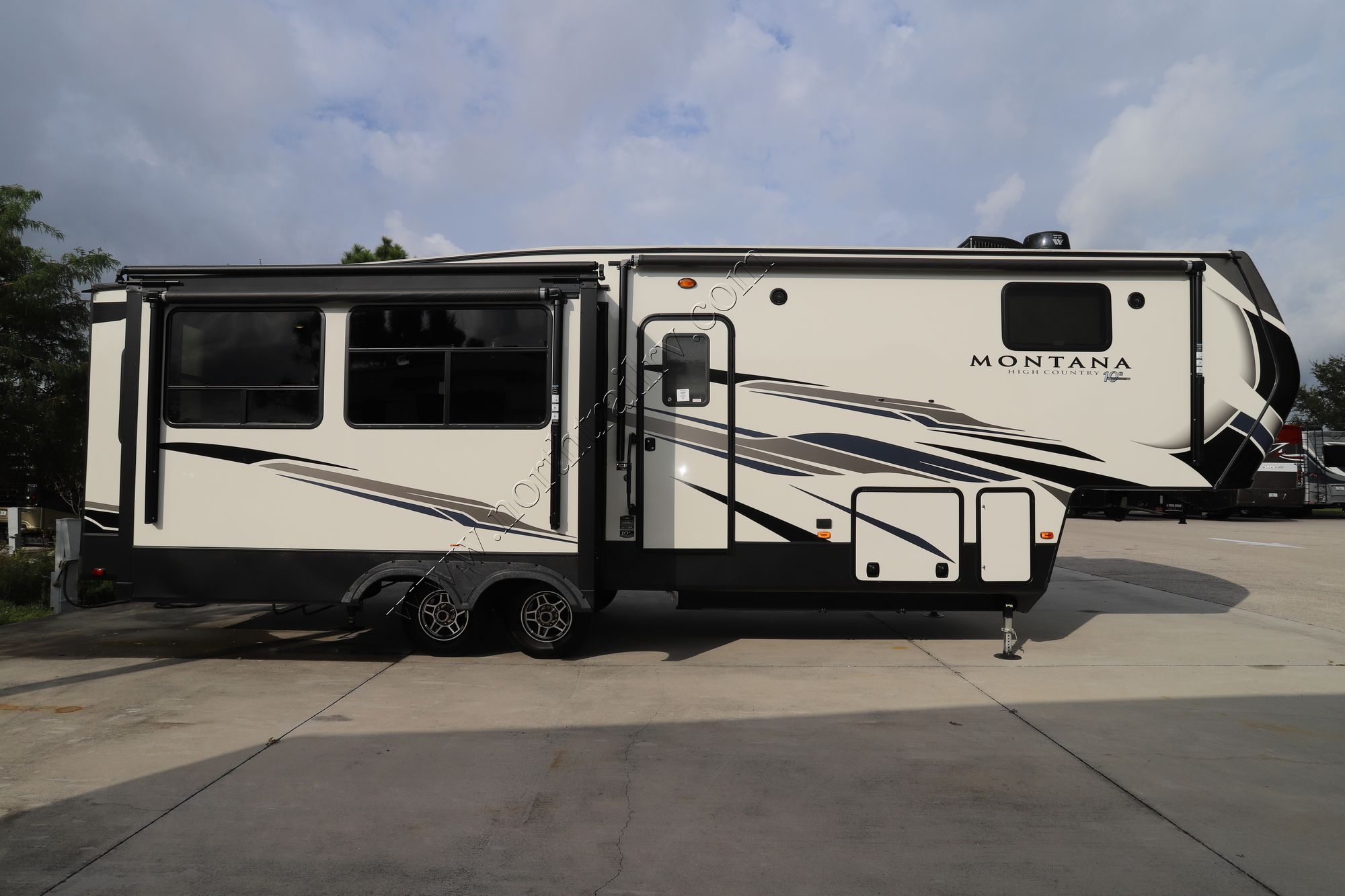 Used 2020 Keystone Montana 295RL Fifth Wheel  For Sale