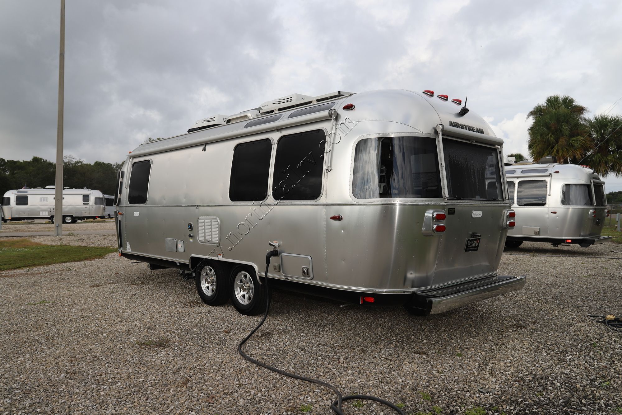 Used 2021 Airstream Flying Cloud 25FBQ Travel Trailer  For Sale