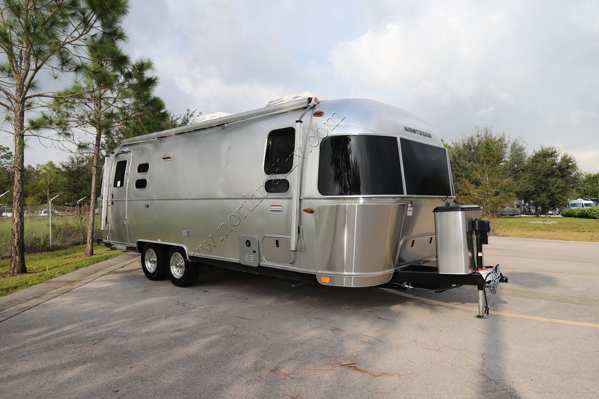 New 2022 Airstream International 25FB Travel Trailer  For Sale