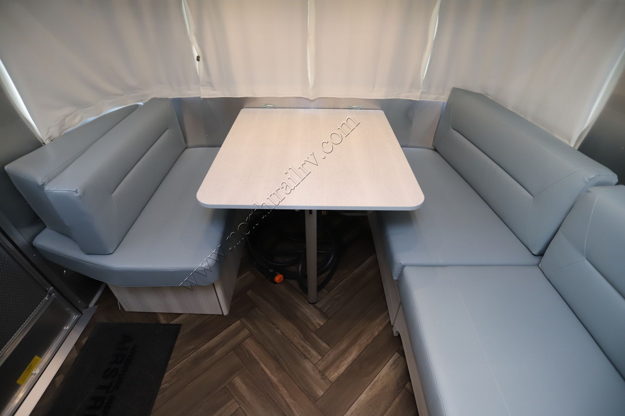 New 2022 Airstream International 25FB Travel Trailer  For Sale