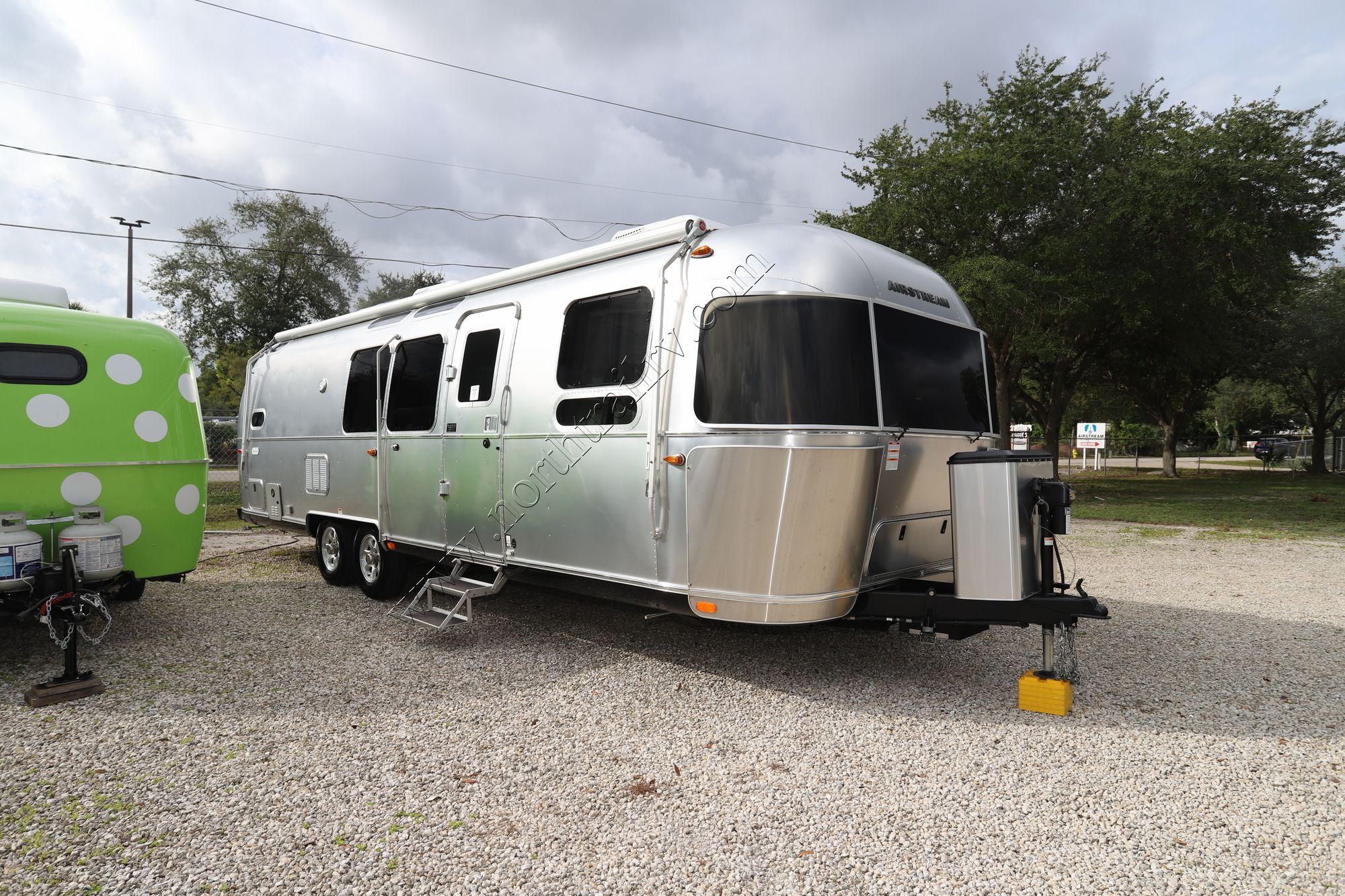 Used 2021 Airstream Flying Cloud 30FB Travel Trailer  For Sale