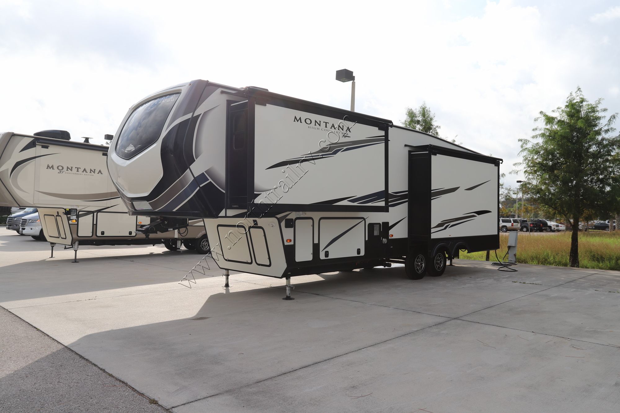 Used 2020 Keystone Montana 295RL Fifth Wheel  For Sale