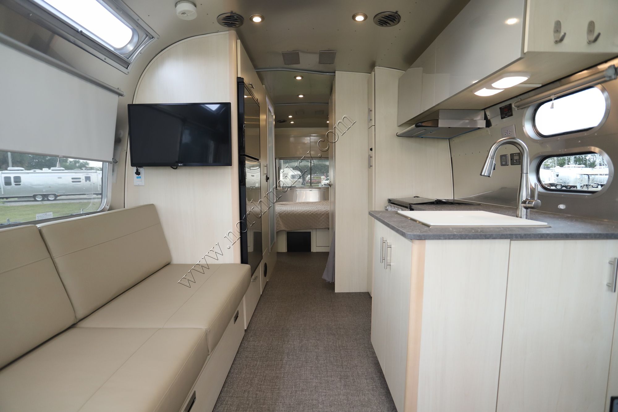 Used 2021 Airstream Flying Cloud 25FBQ Travel Trailer  For Sale