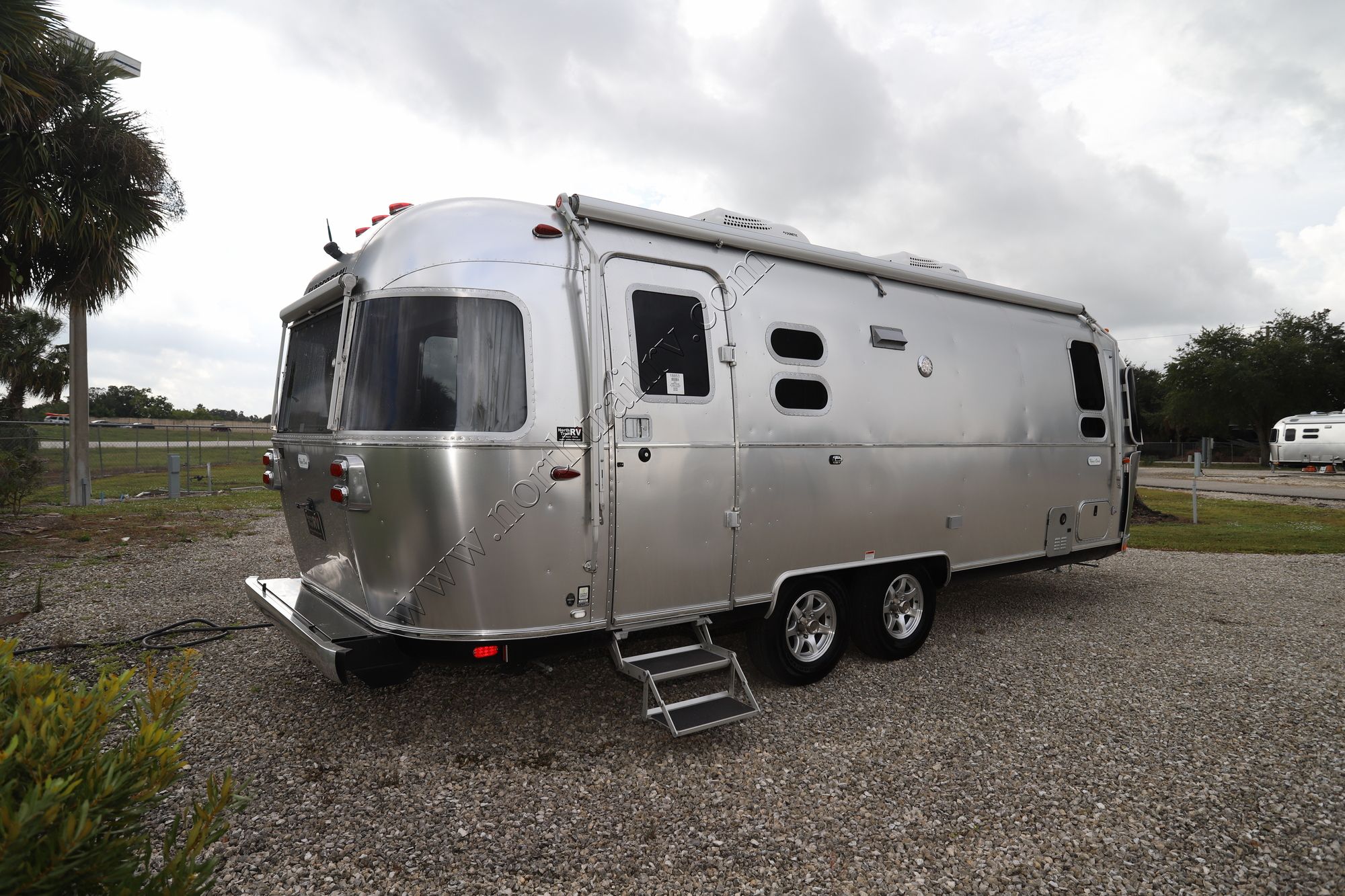 Used 2021 Airstream Flying Cloud 25FBQ Travel Trailer  For Sale