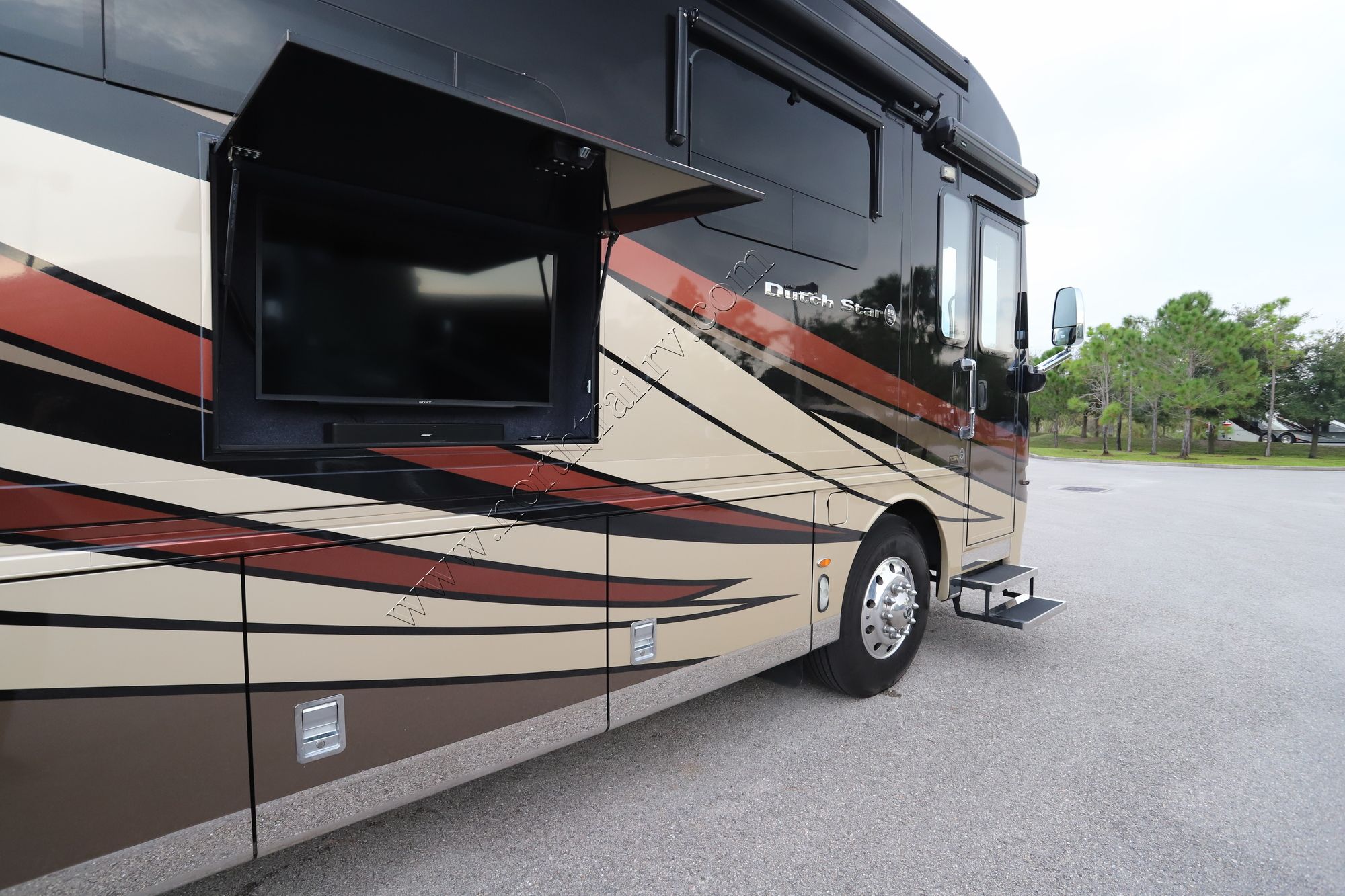 Used 2018 Newmar Dutch Star 4018 Class A  For Sale