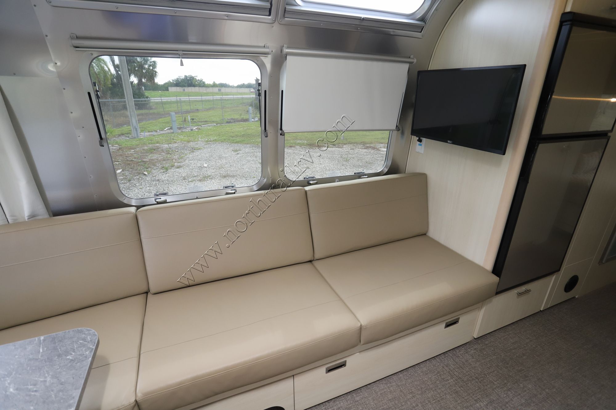 Used 2021 Airstream Flying Cloud 25FBQ Travel Trailer  For Sale