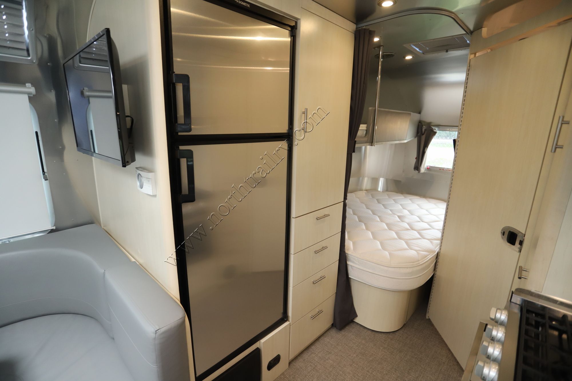 Used 2021 Airstream Flying Cloud 30FB Travel Trailer  For Sale