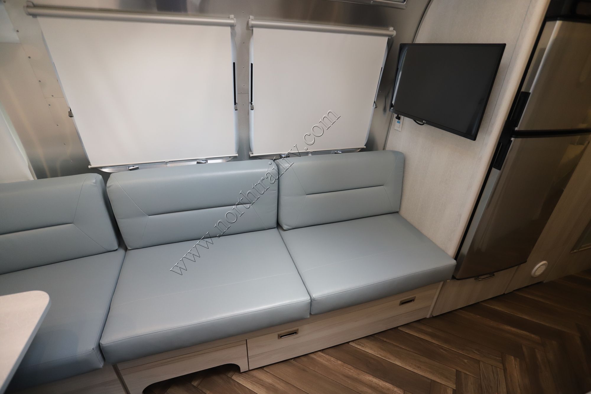 New 2022 Airstream International 25FB Travel Trailer  For Sale