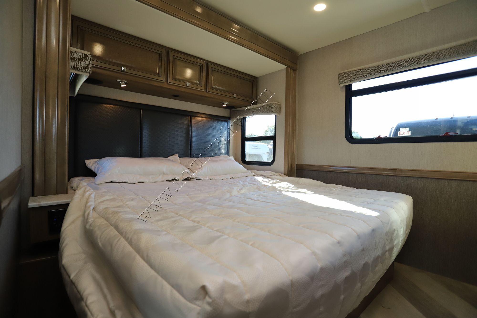 Used 2021 Holiday Rambler Invicta 34MB Class A  For Sale