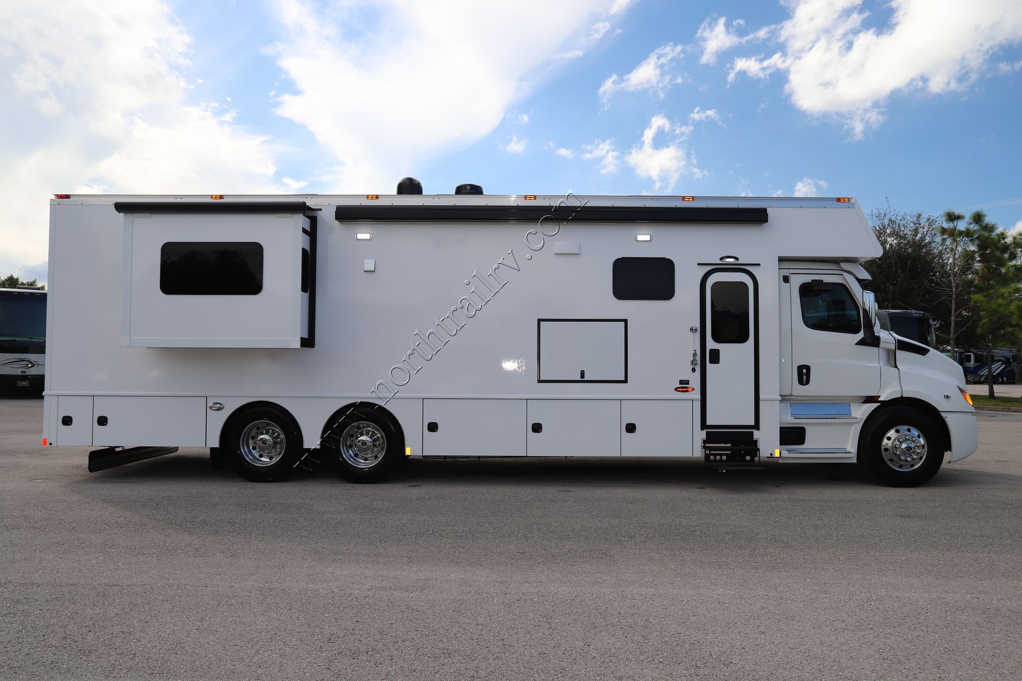 New 2022 Renegade Rv Classic 41CRV Super C  For Sale