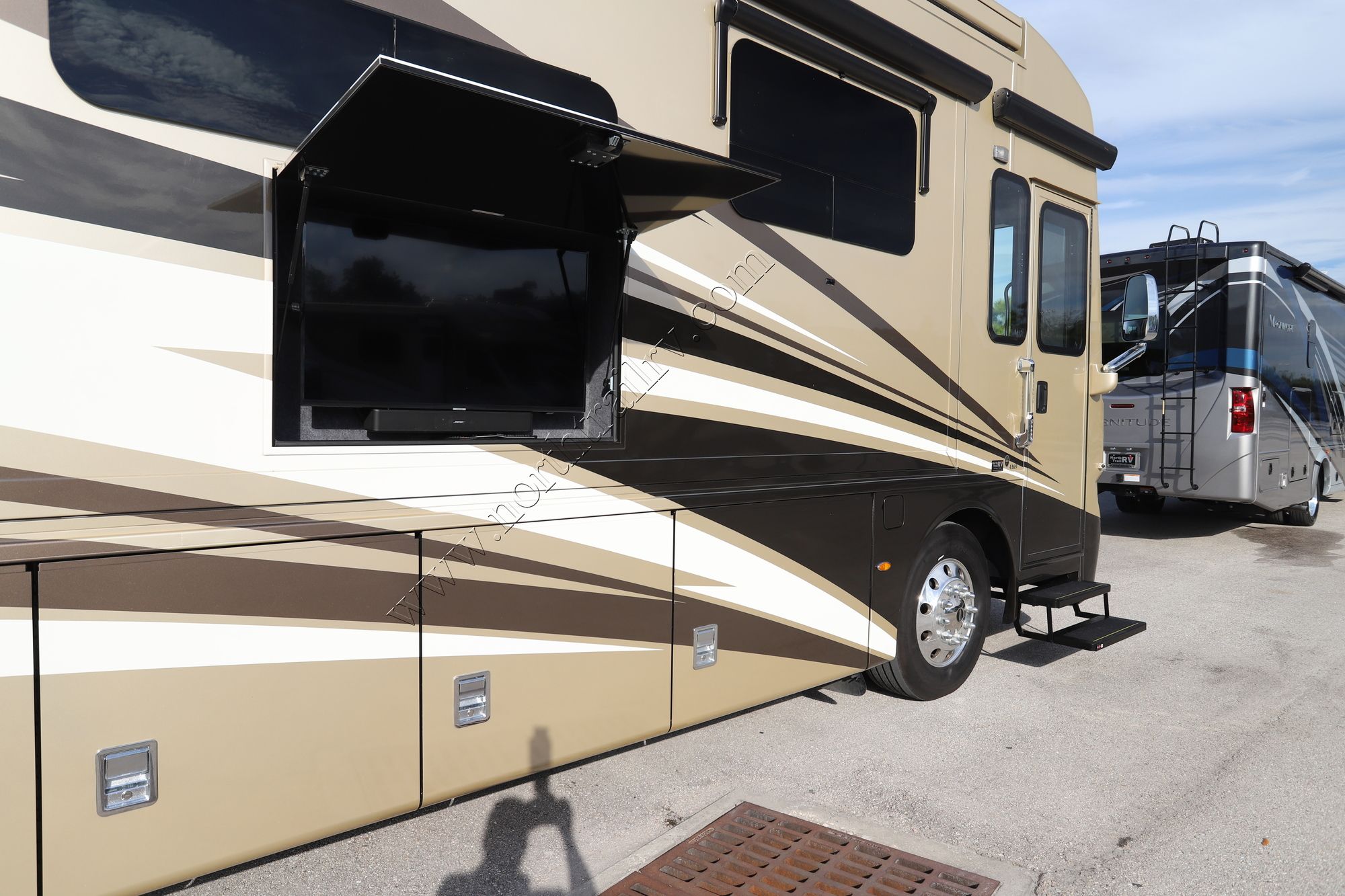 Used 2020 Newmar Ventana 4369 Class A  For Sale