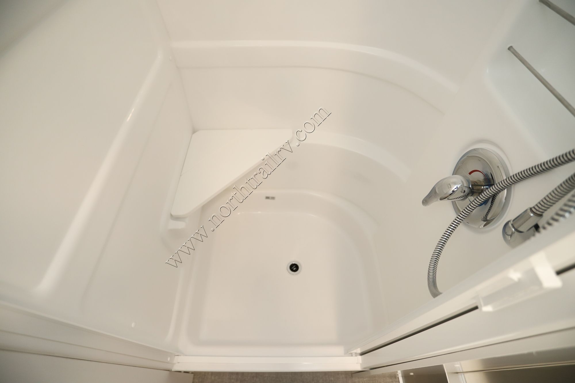 New 2022 Airstream Flying Cloud 30FB Travel Trailer  For Sale