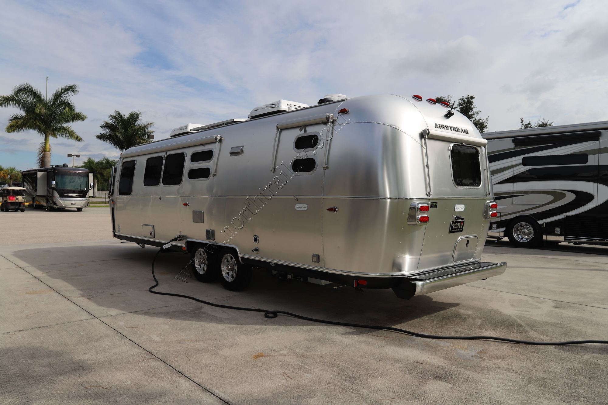 New 2022 Airstream Flying Cloud 30FB Travel Trailer  For Sale