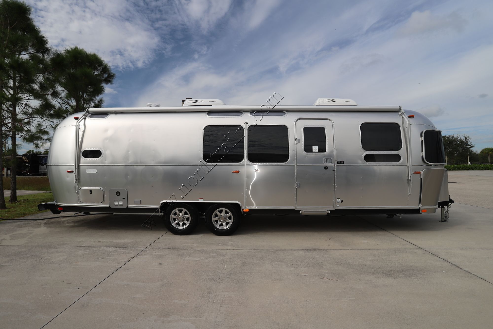 New 2022 Airstream Flying Cloud 30FB Travel Trailer  For Sale