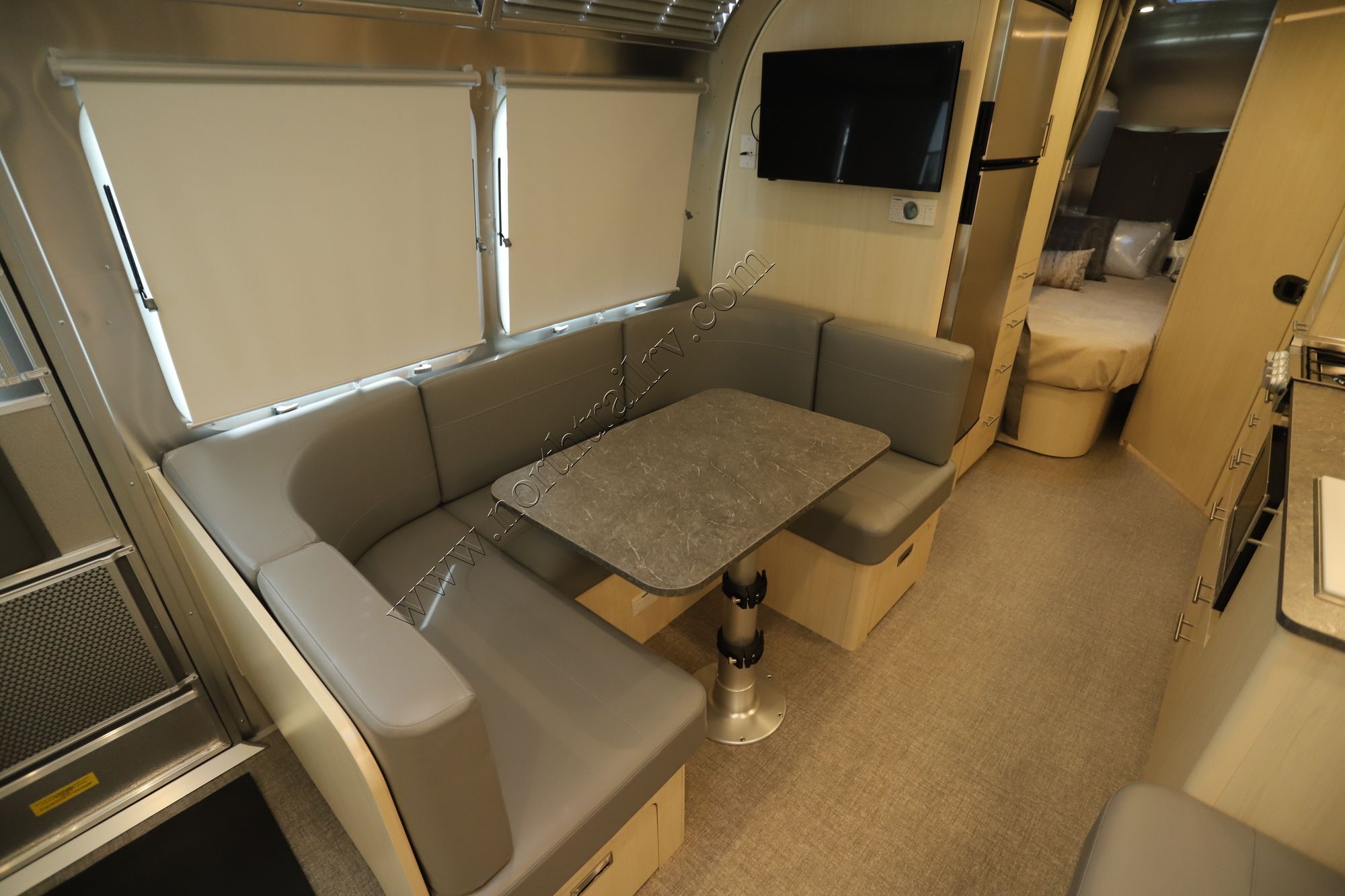 New 2022 Airstream Flying Cloud 30FB Travel Trailer  For Sale