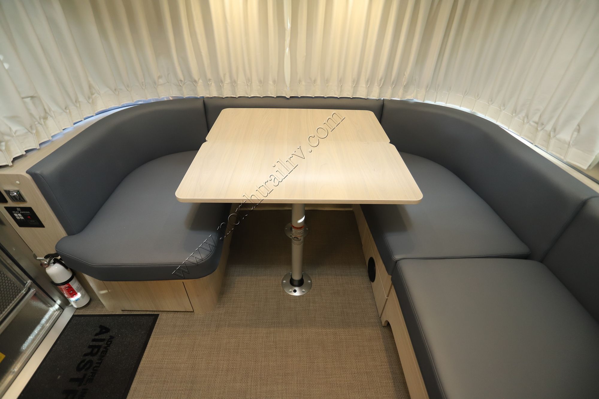 New 2022 Airstream Globetrotter 27FB Travel Trailer  For Sale