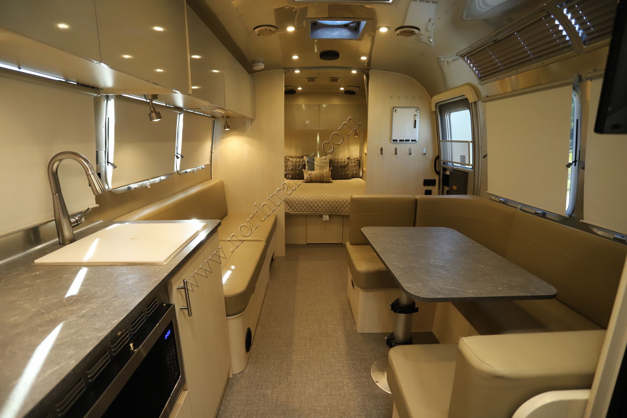 Used 2021 Airstream Flying Cloud 30FBQ Travel Trailer  For Sale