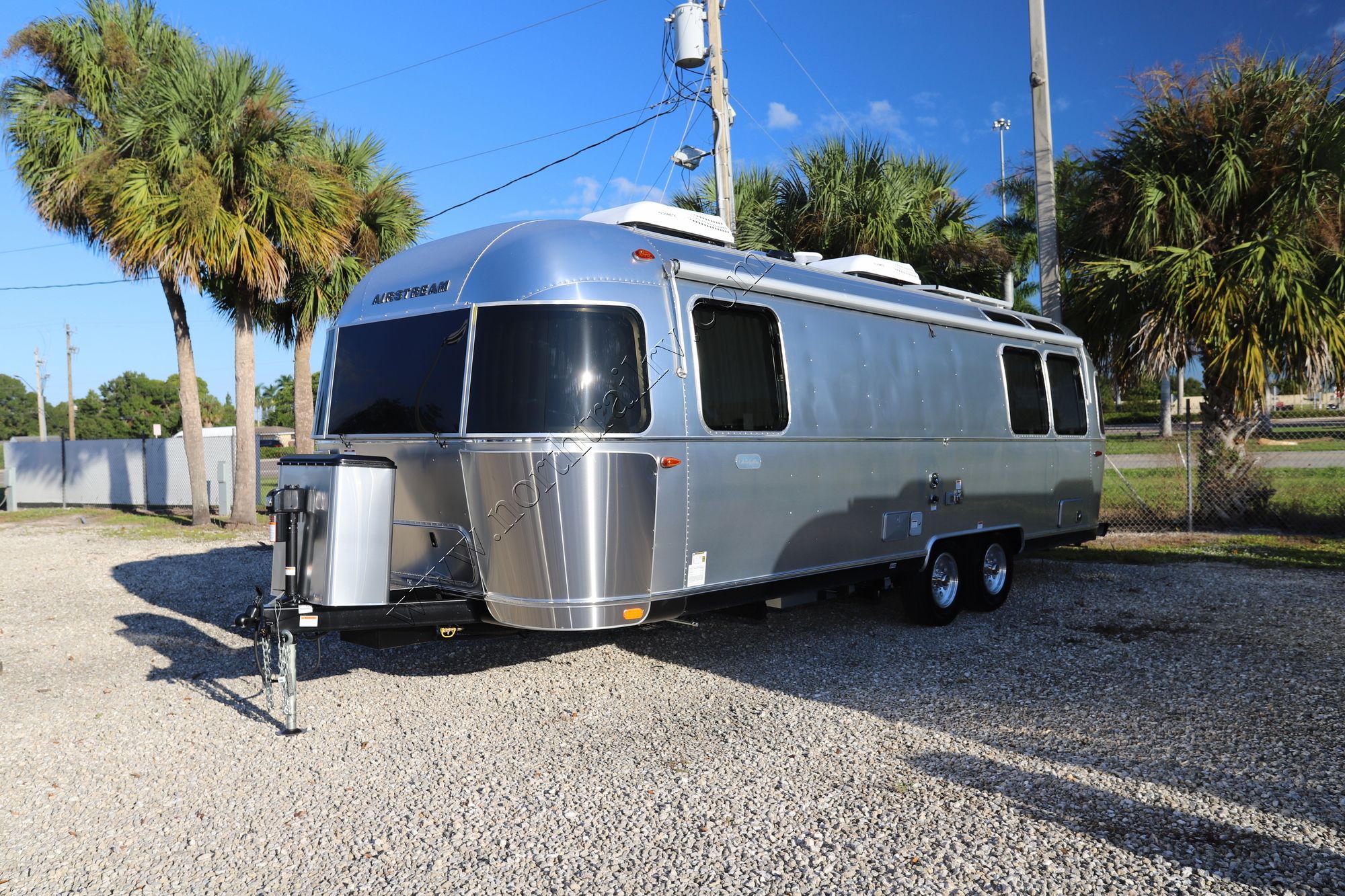 New 2022 Airstream Globetrotter 27FB Travel Trailer  For Sale