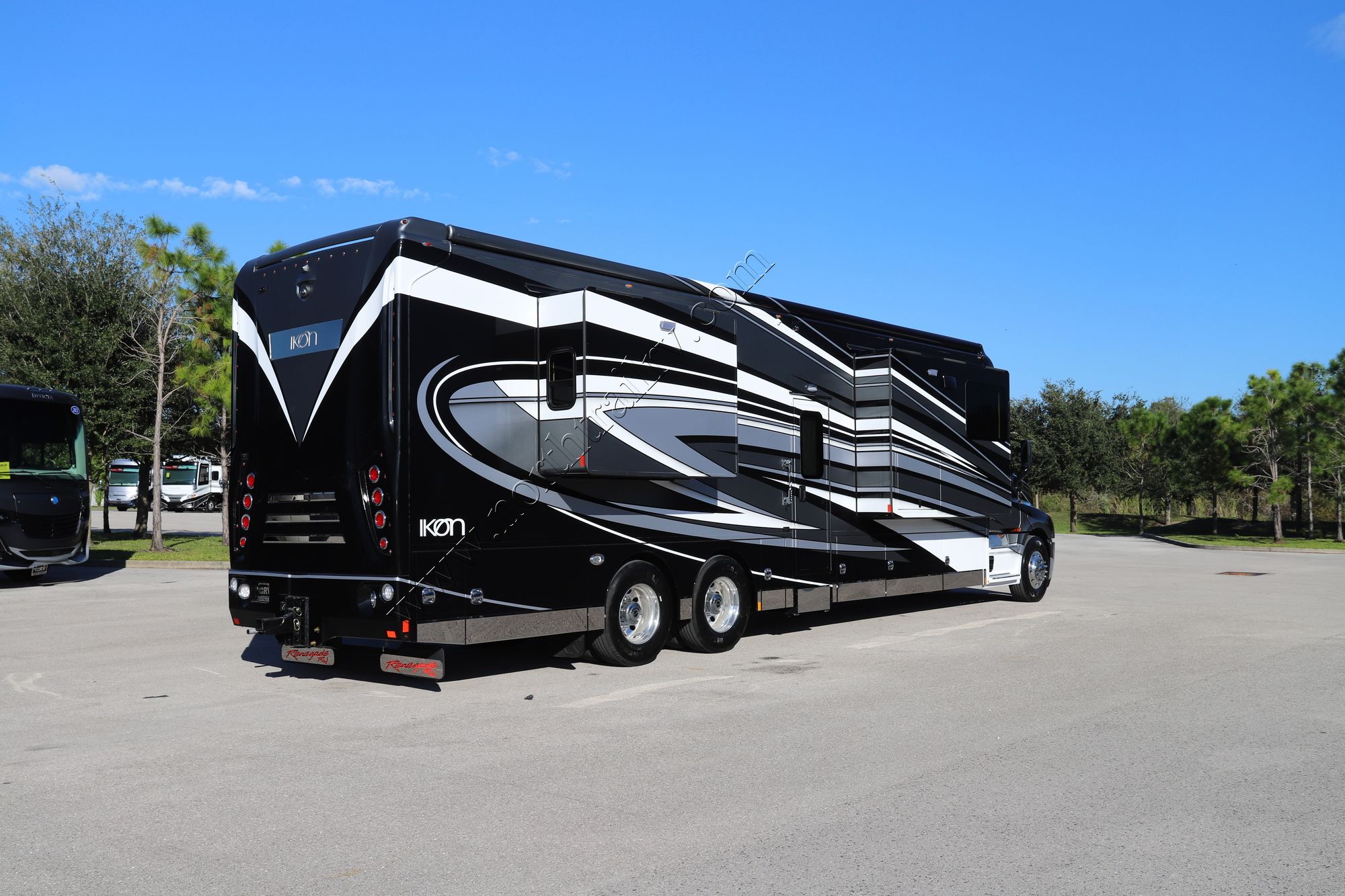 New 2022 Renegade Rv Ikon i4534RX Super C  For Sale