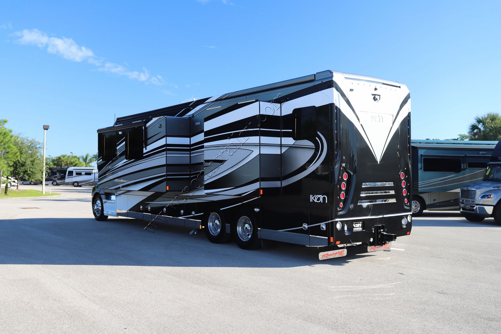 New 2022 Renegade Rv Ikon i4534RX Super C  For Sale