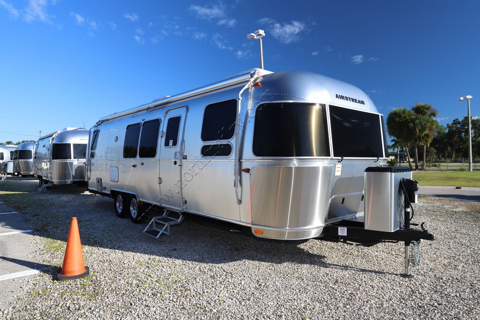 Used 2021 Airstream Flying Cloud 30FBQ Travel Trailer  For Sale