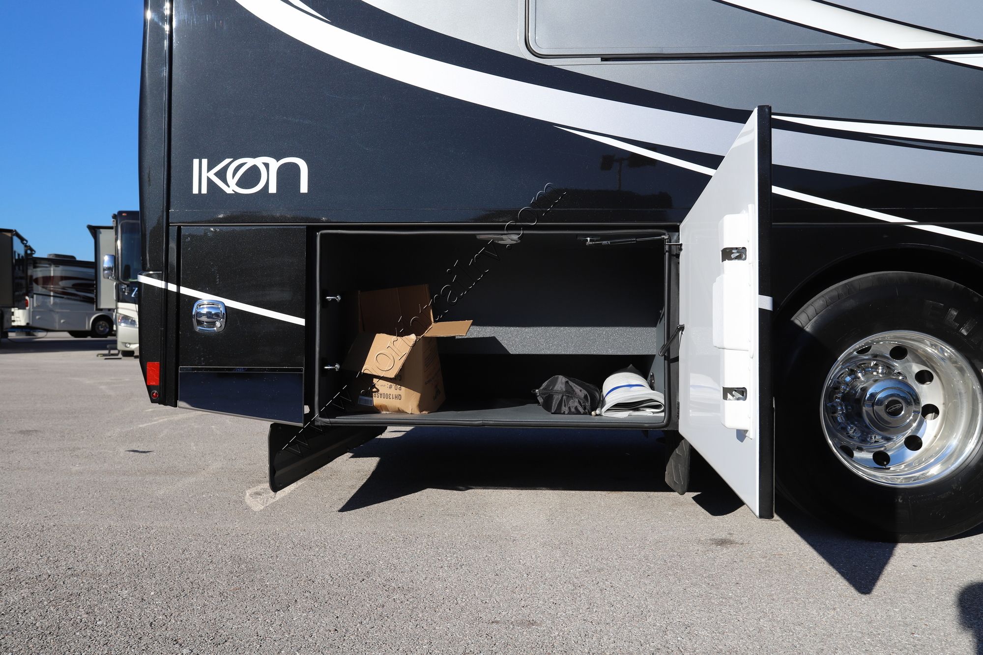 New 2022 Renegade Rv Ikon i4534RX Super C  For Sale