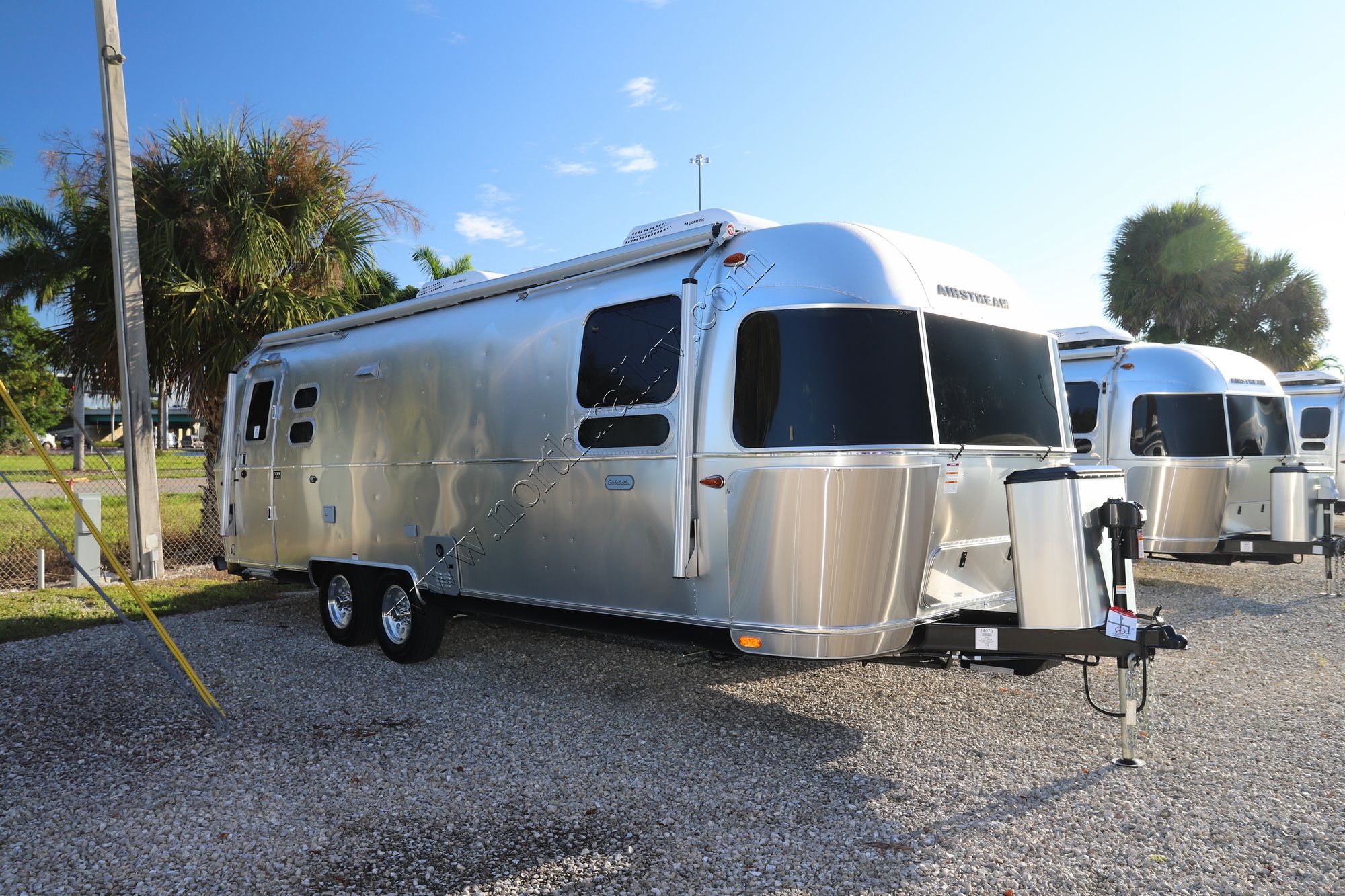 New 2022 Airstream Globetrotter 27FB Travel Trailer  For Sale