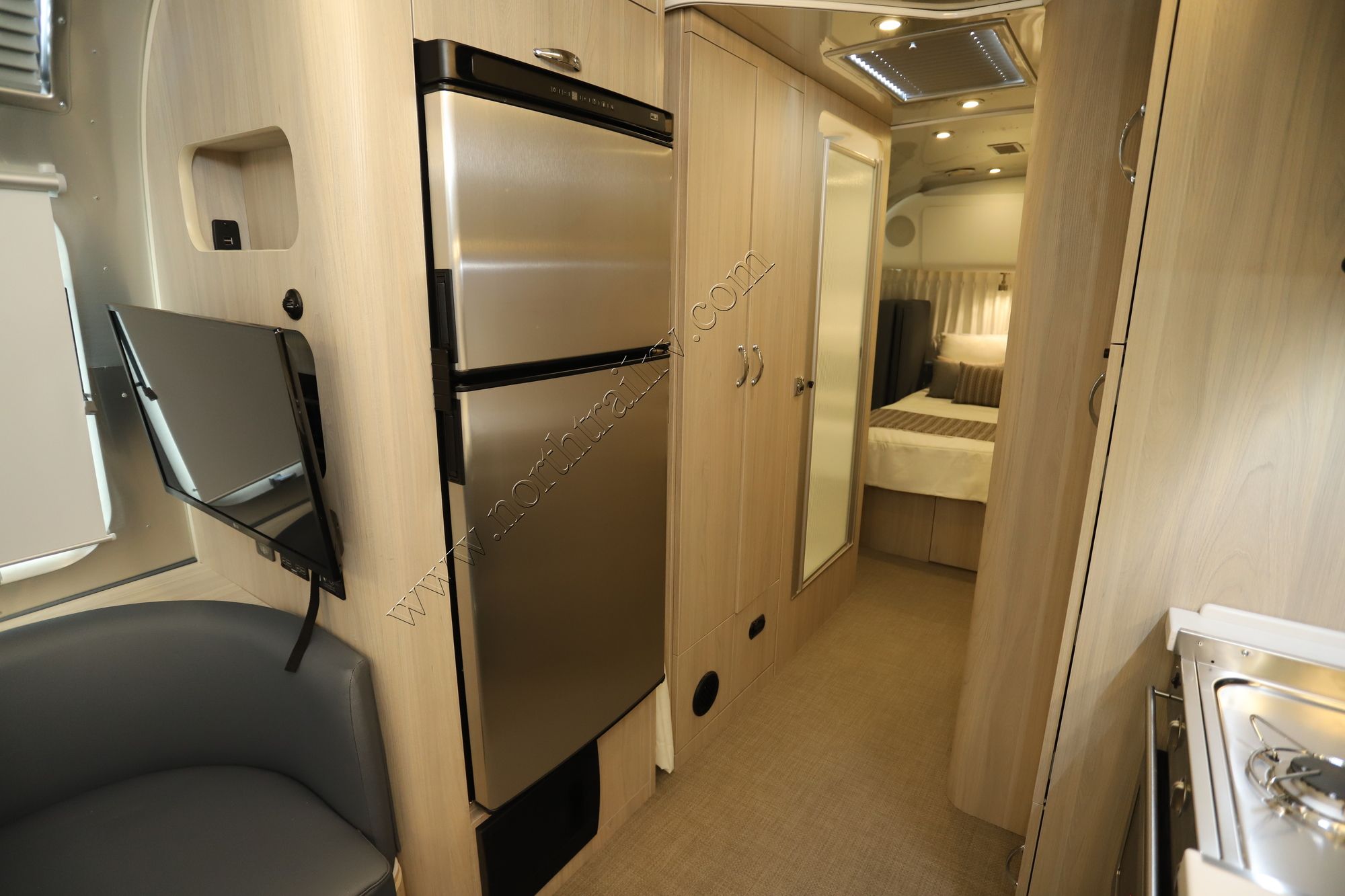 New 2022 Airstream Globetrotter 27FB Travel Trailer  For Sale