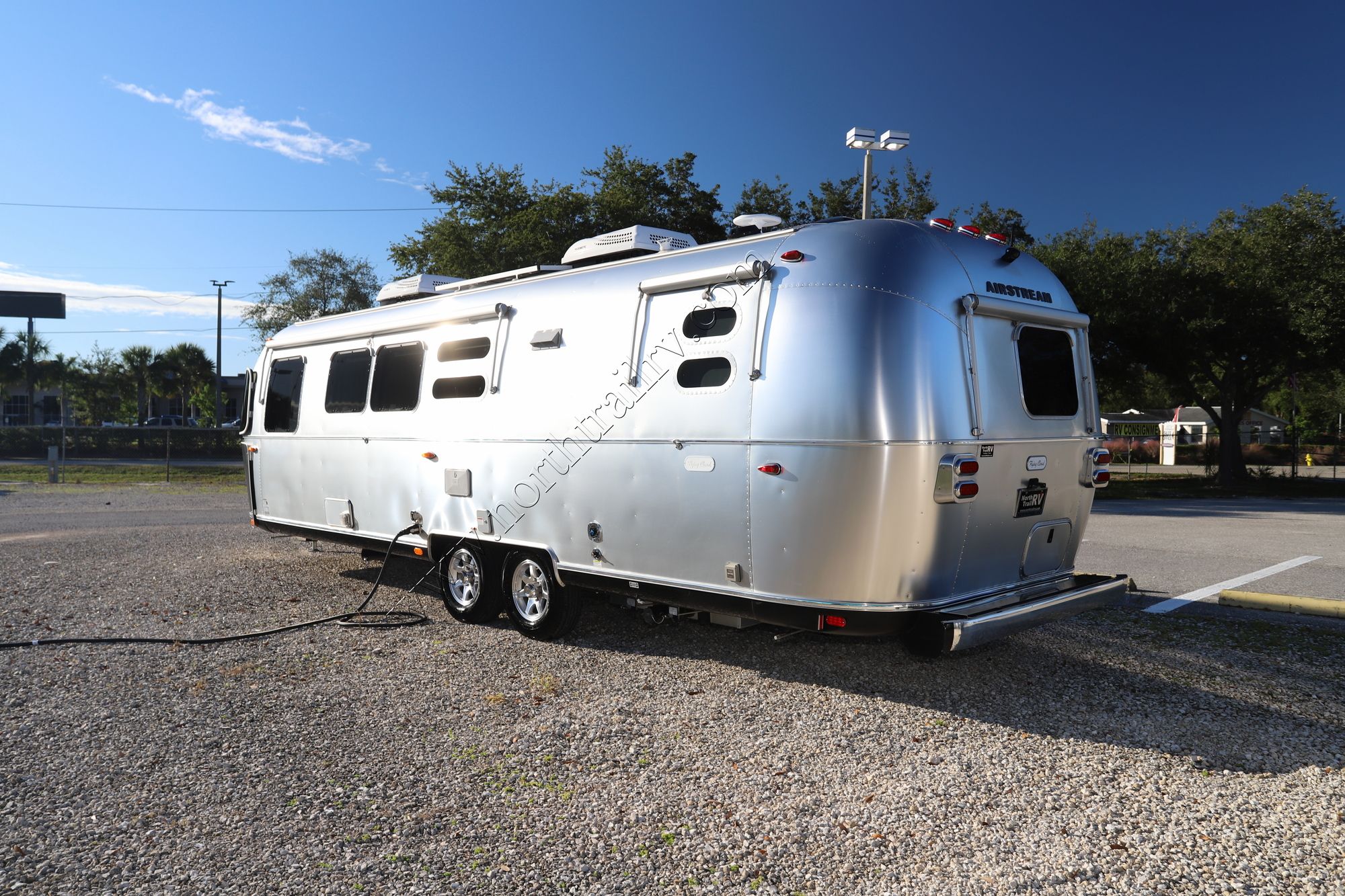 Used 2021 Airstream Flying Cloud 30FBQ Travel Trailer  For Sale