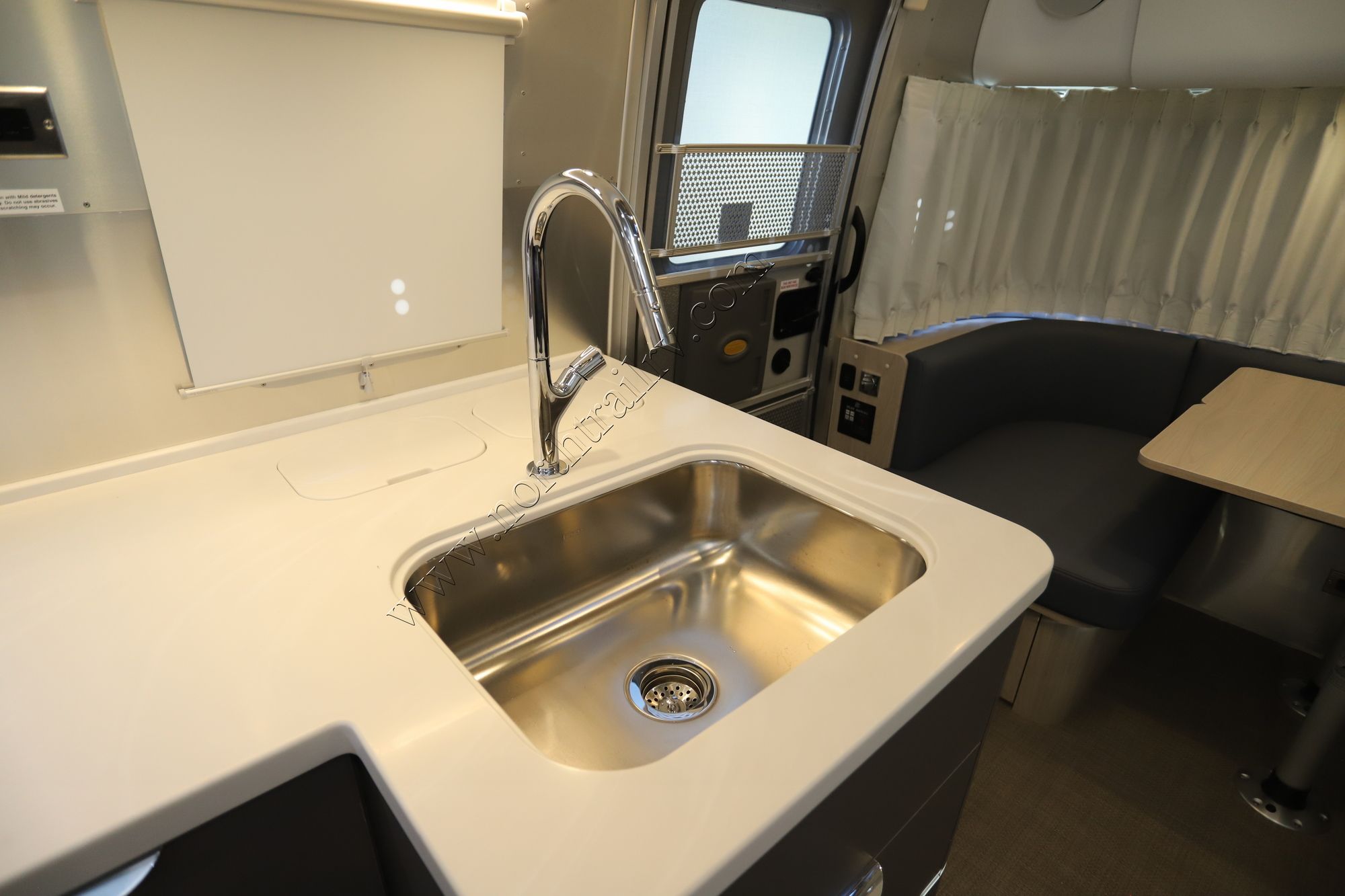 New 2022 Airstream Globetrotter 27FB Travel Trailer  For Sale