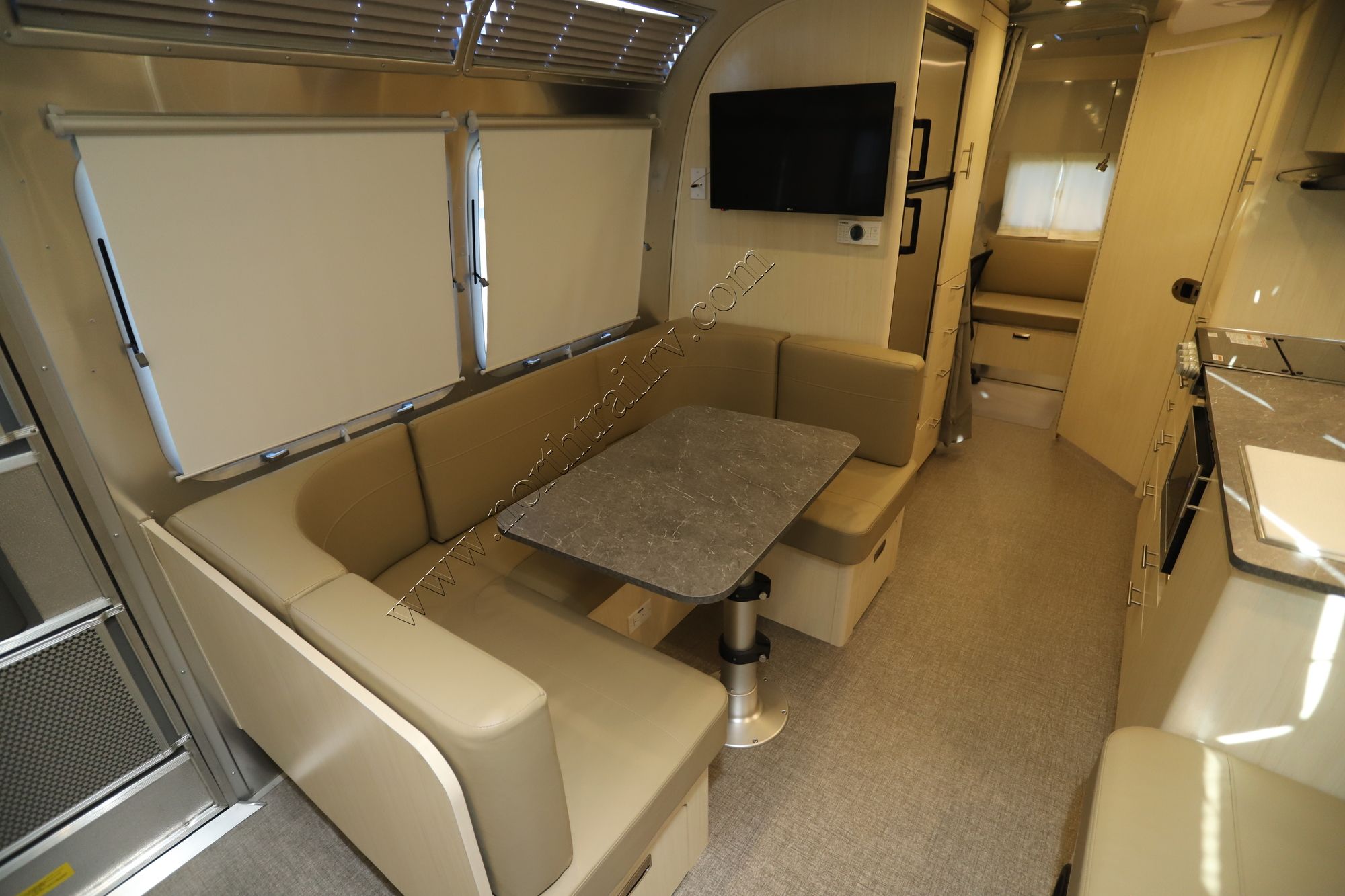 Used 2021 Airstream Flying Cloud 30FBQ Travel Trailer  For Sale