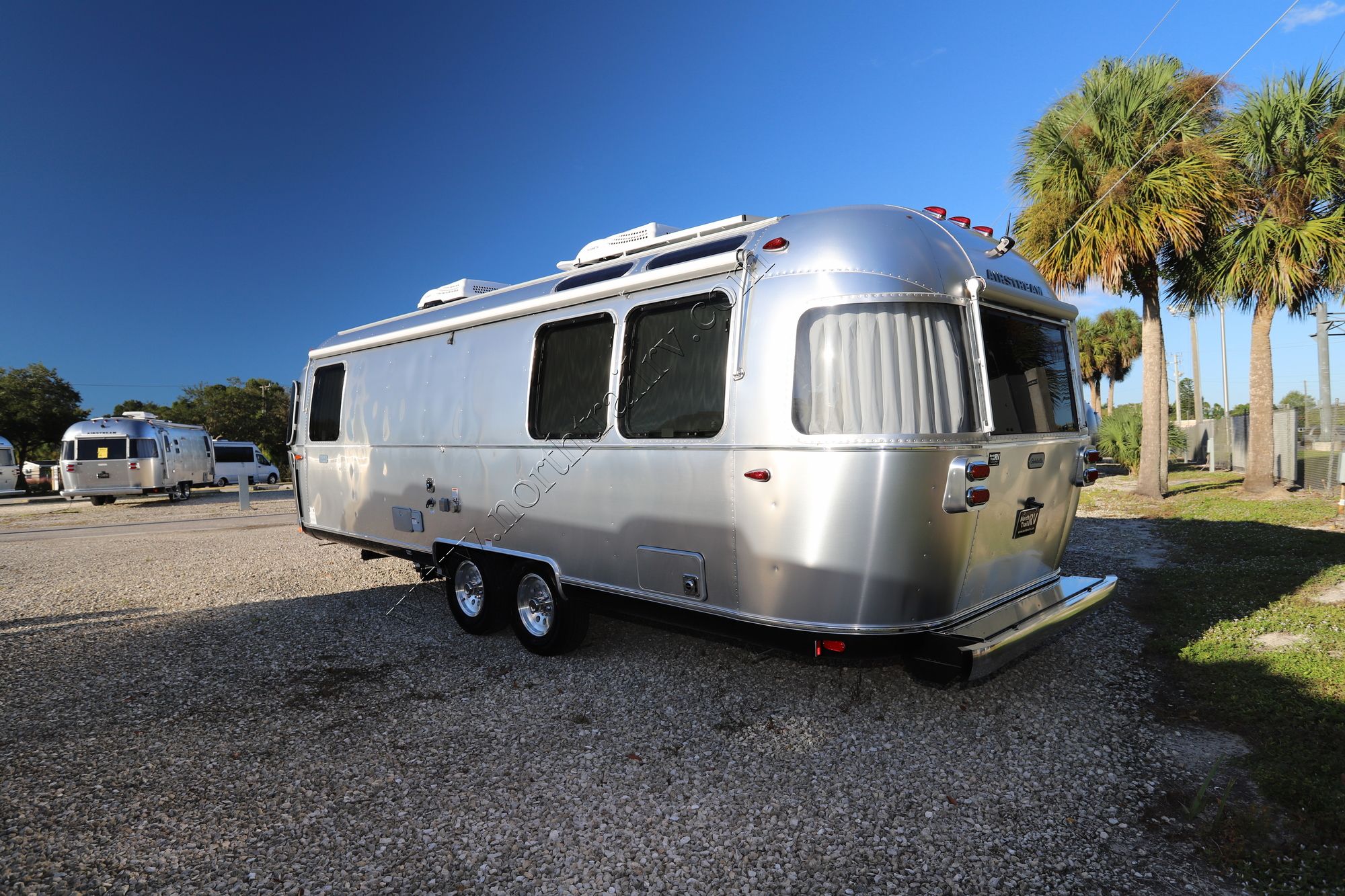 New 2022 Airstream Globetrotter 27FB Travel Trailer  For Sale