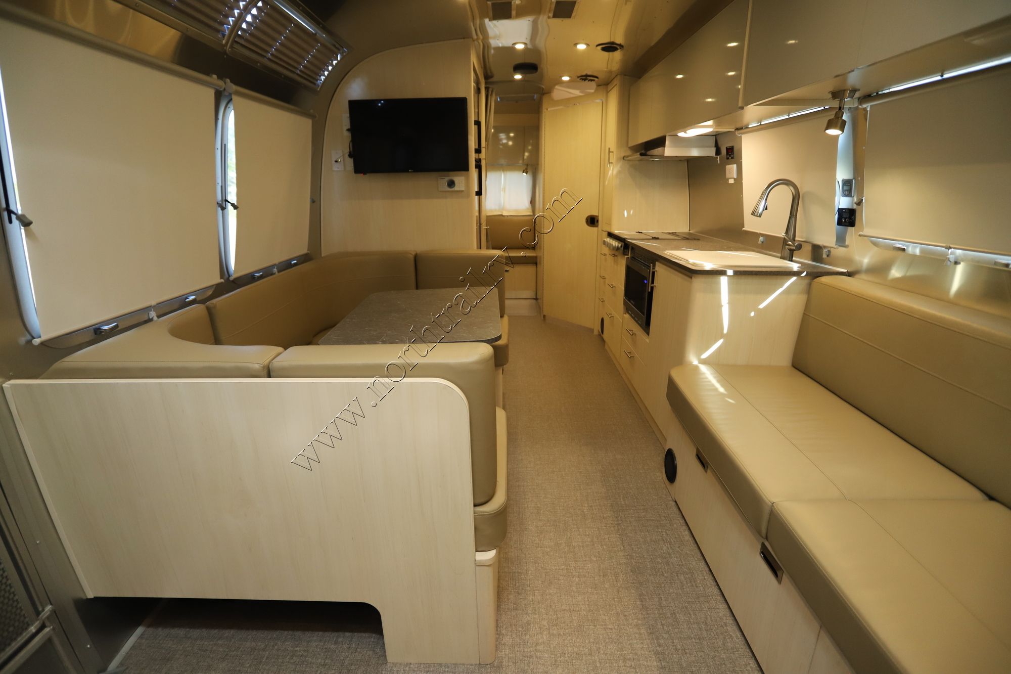 Used 2021 Airstream Flying Cloud 30FBQ Travel Trailer  For Sale