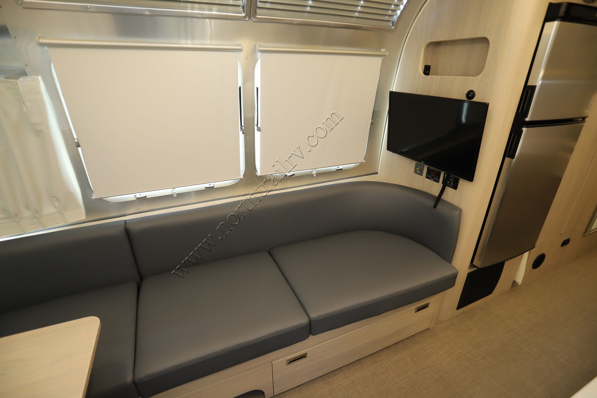 New 2022 Airstream Globetrotter 27FB Travel Trailer  For Sale