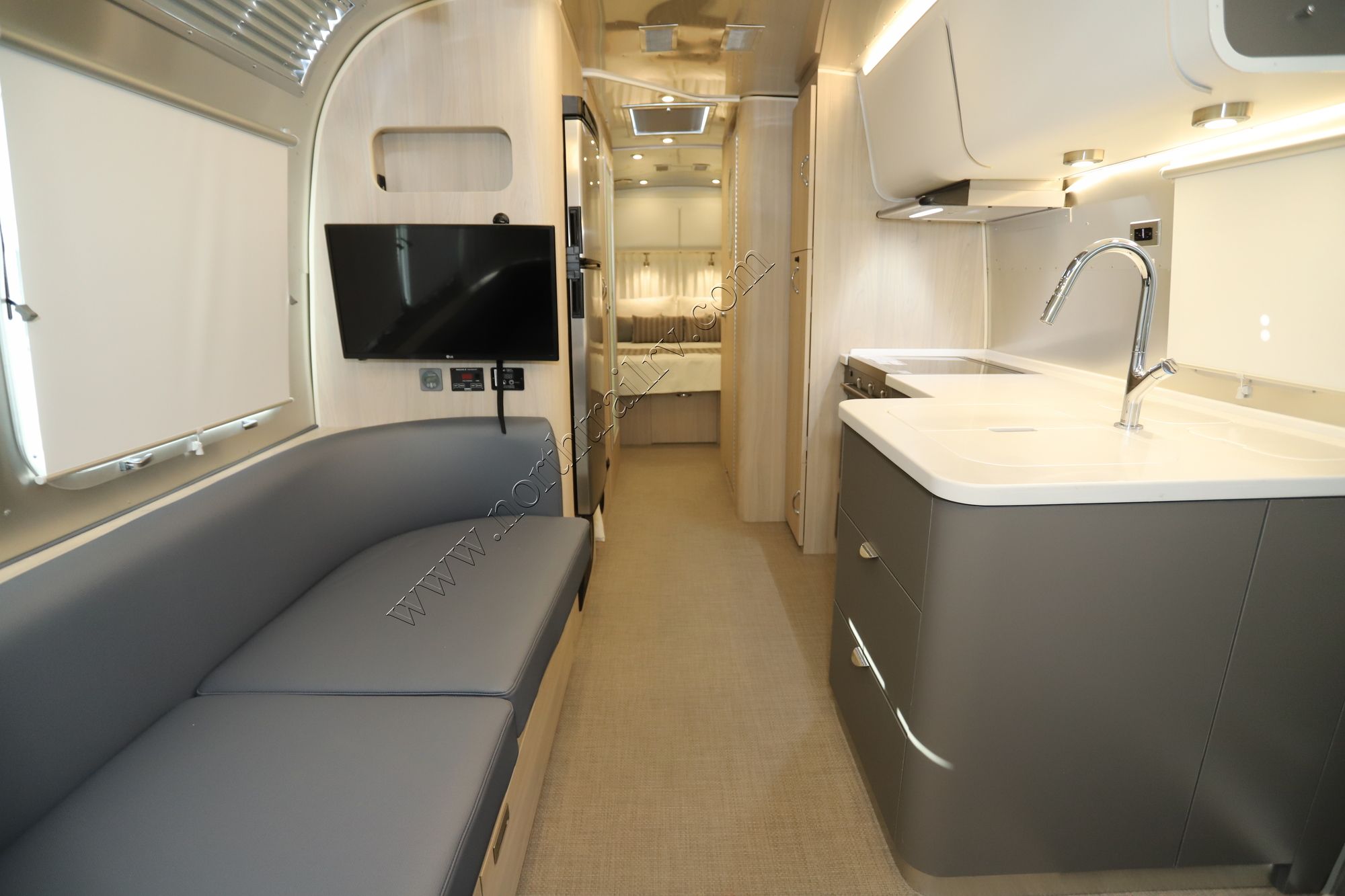 New 2022 Airstream Globetrotter 27FB Travel Trailer  For Sale