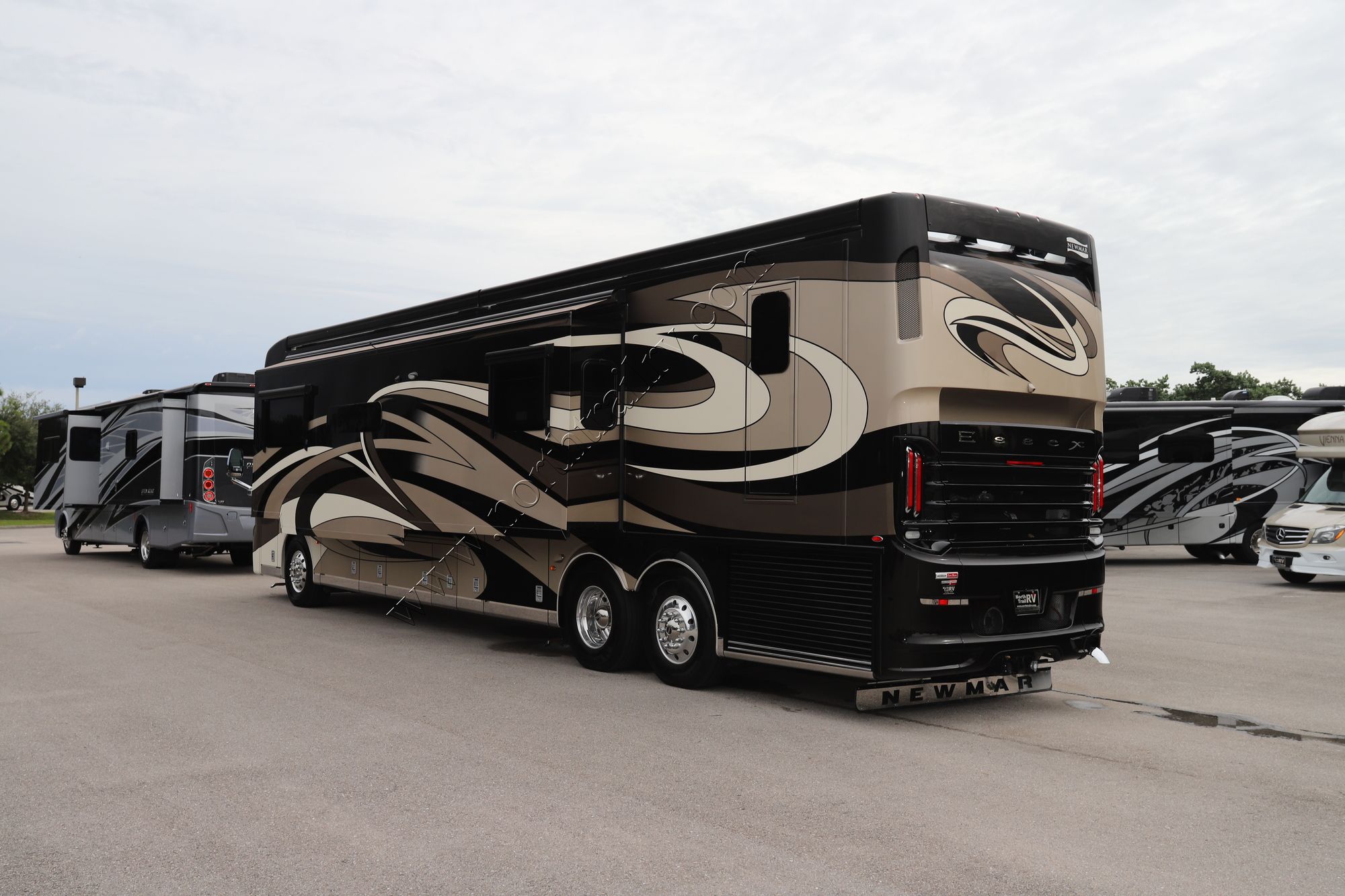 Used 2019 Newmar Essex 4533 Class A  For Sale