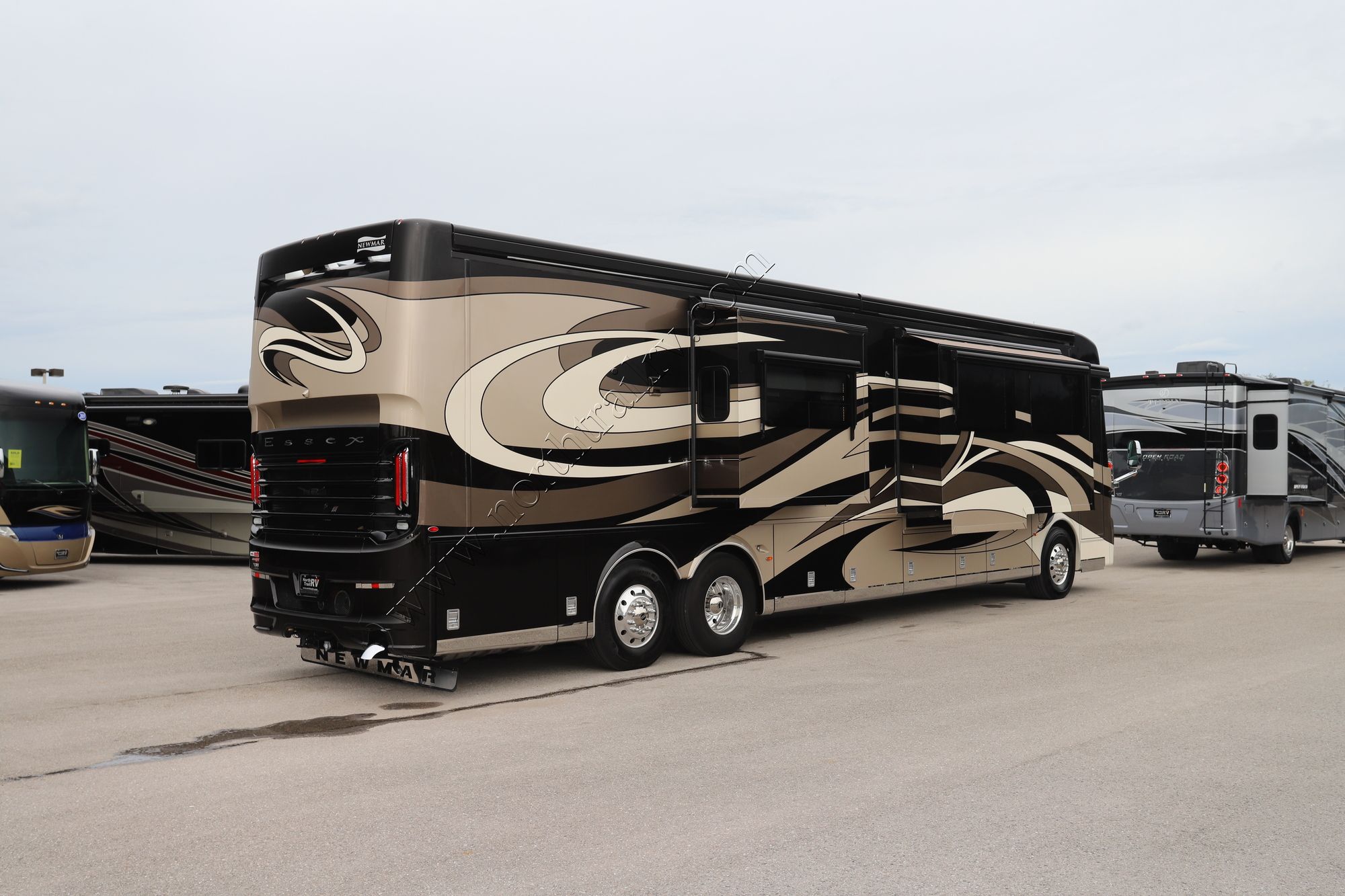 Used 2019 Newmar Essex 4533 Class A  For Sale